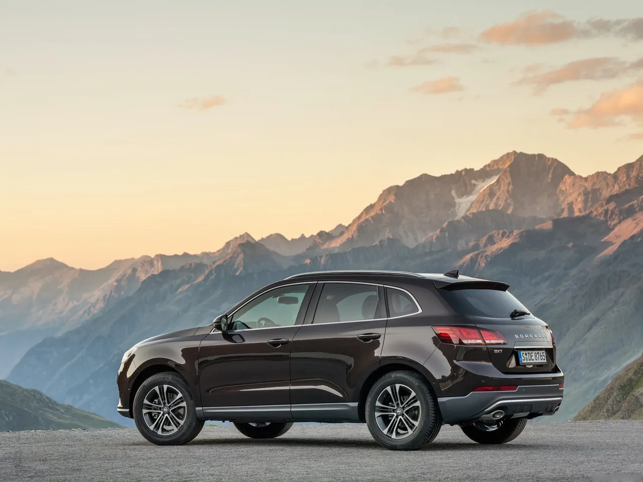 Borgward BX7 Concept (2015) – zadní tříčtvrteční pohled