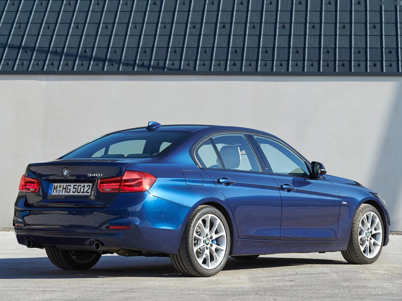 BMW 3-Series (2016) – zadní tříčtvrteční pohled