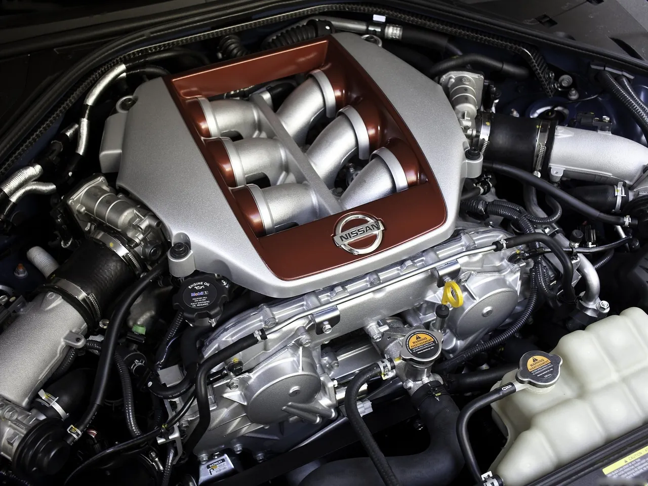 Nissan GT-R (2011) – motorový prostor