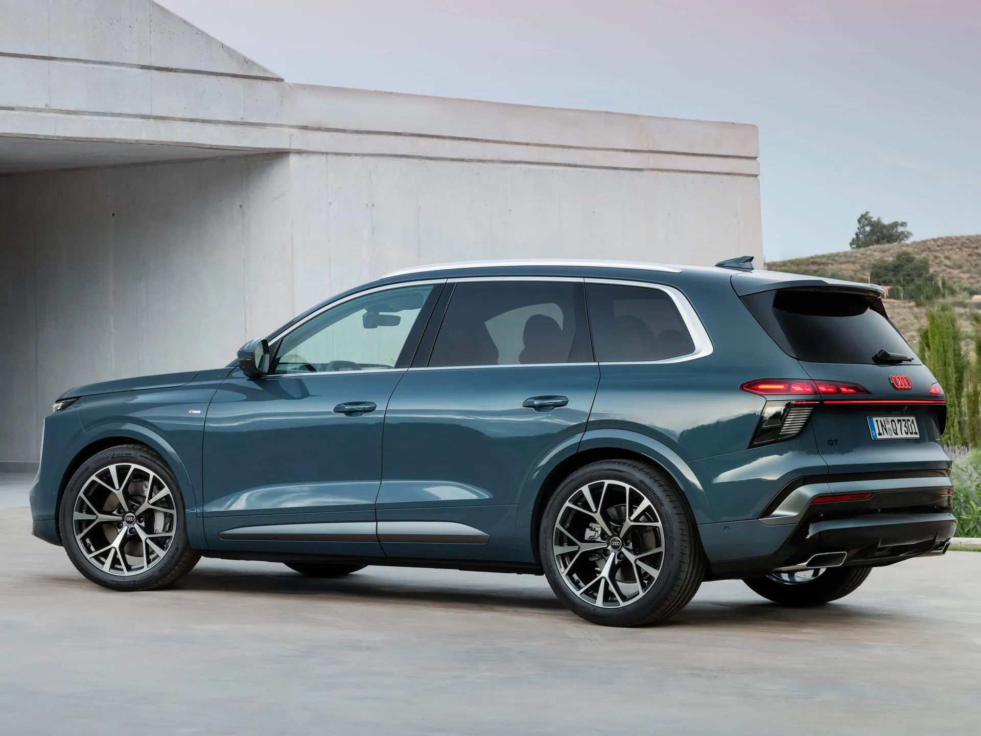 Audi Q7 (2027) – zadní tříčtvrteční pohled