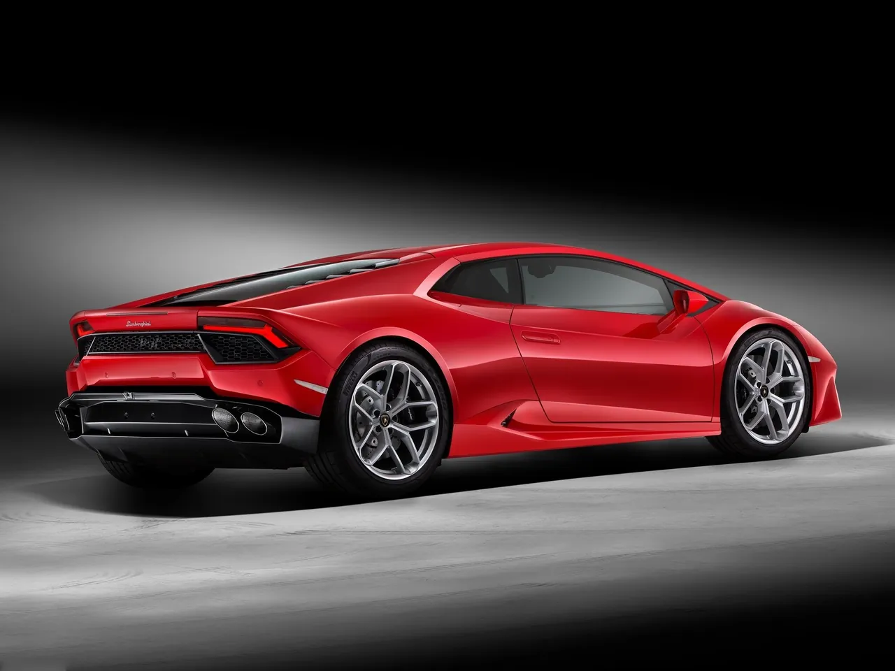 Lamborghini Huracan LP580-2 (2017) – zadní tříčtvrteční pohled