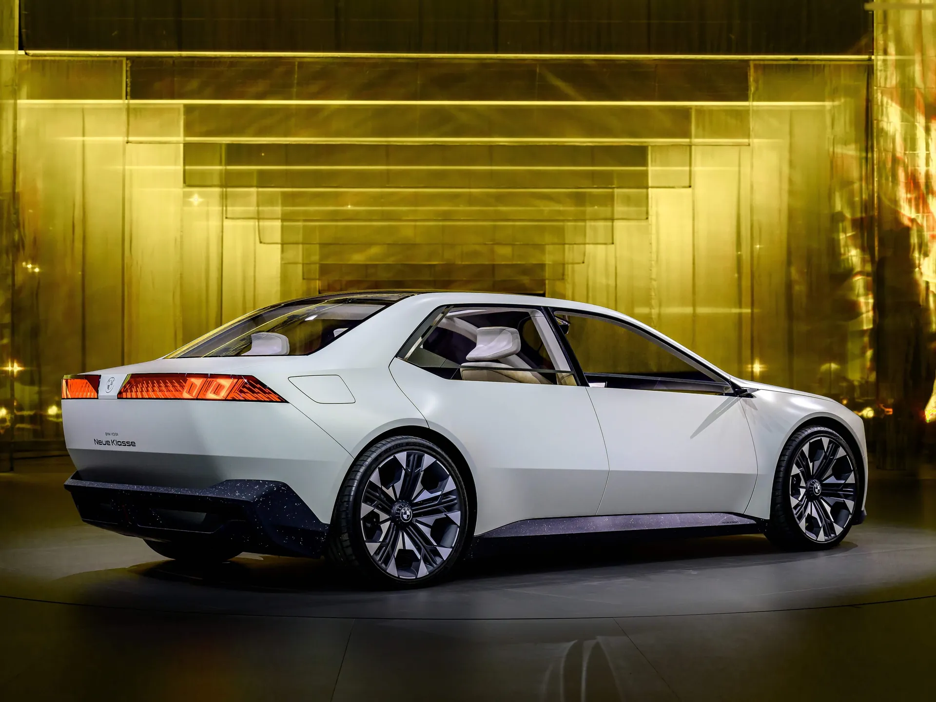 BMW Vision Neue Klasse Concept (2023) – zadní tříčtvrteční pohled