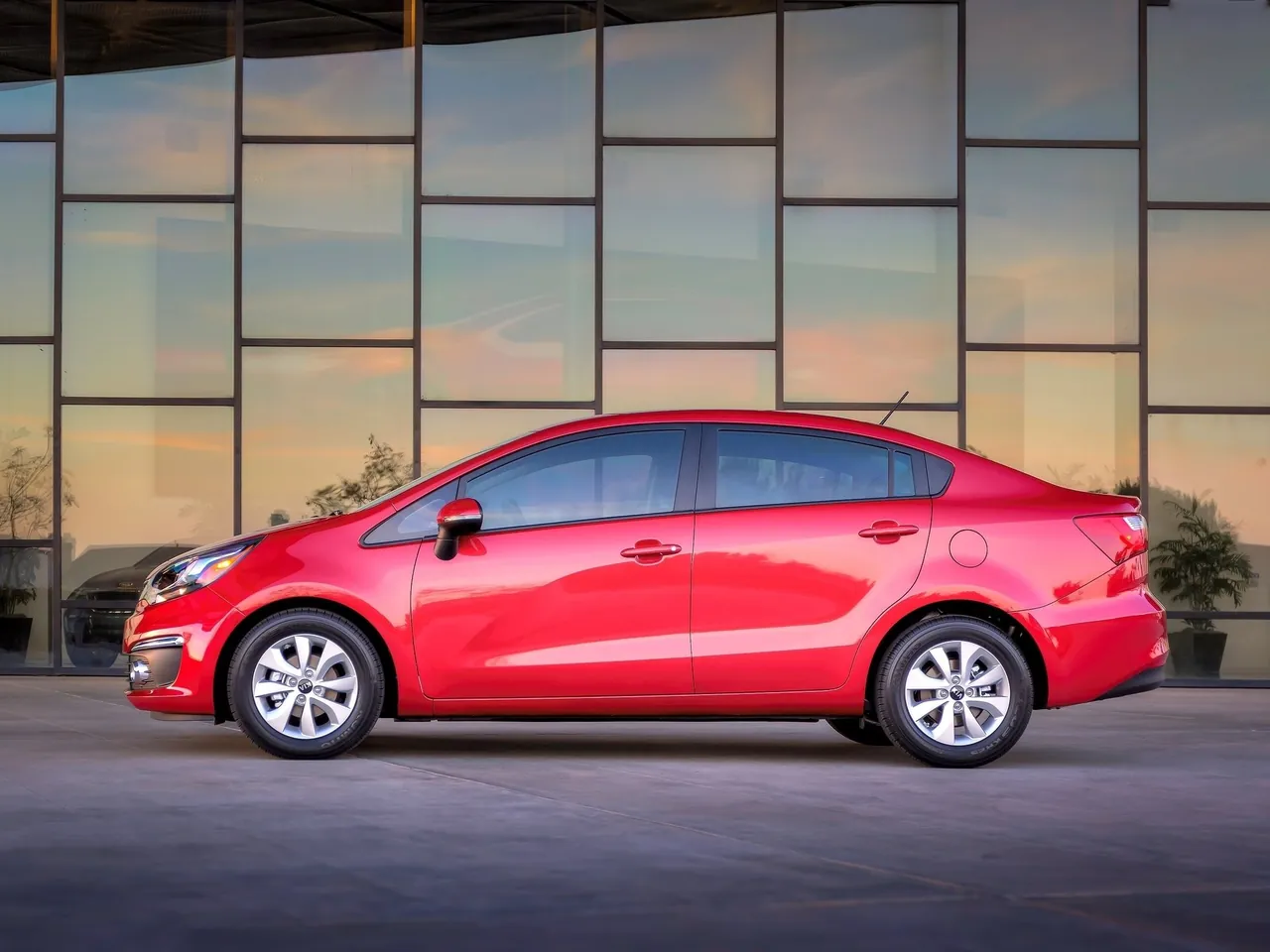 Kia Rio Sedan (2016) – boční profil