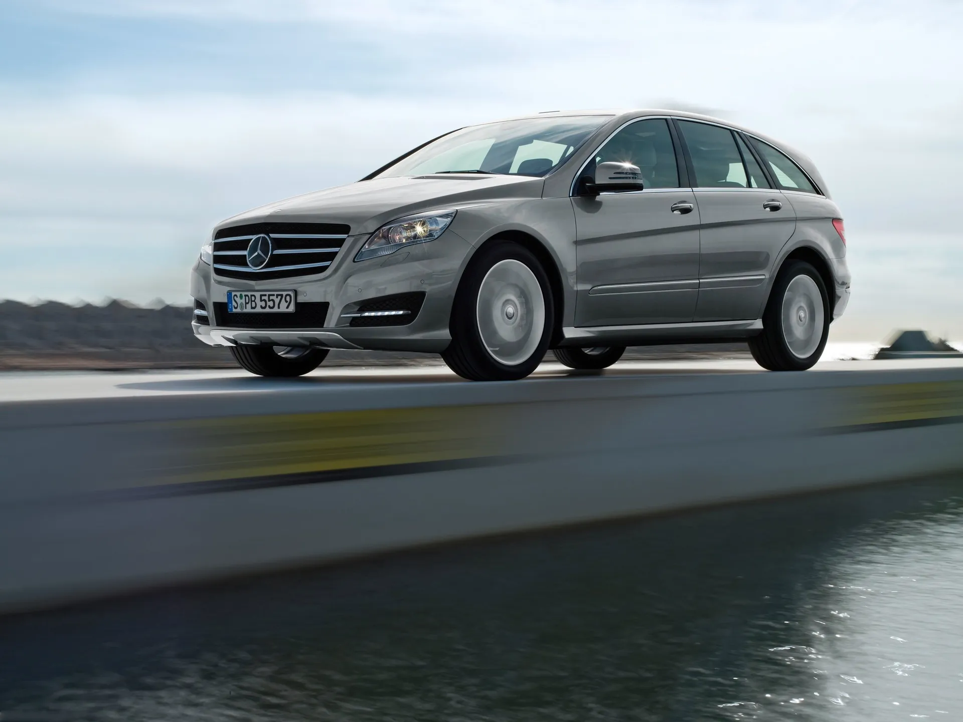 Mercedes-Benz R-Class (2011)