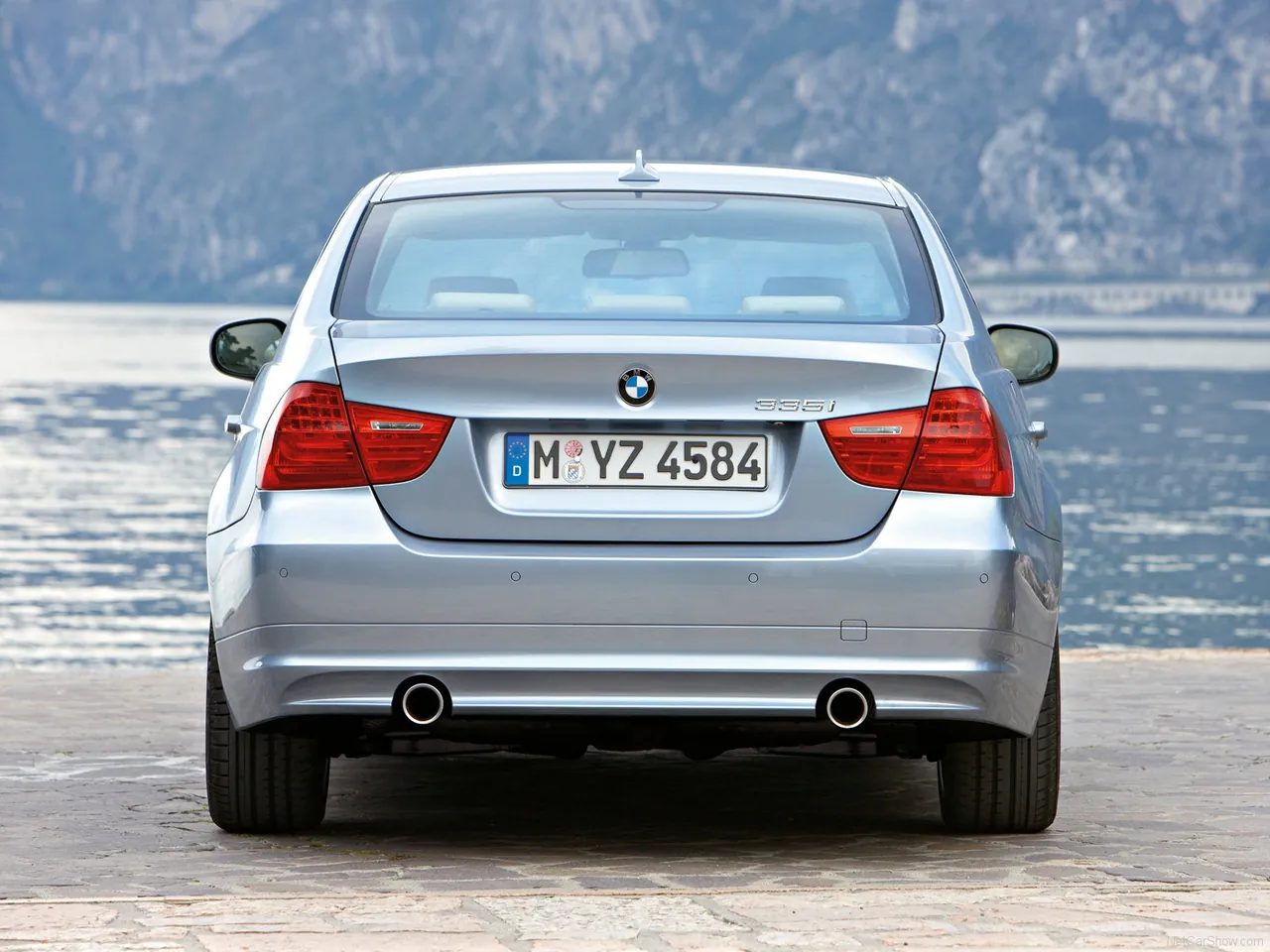 BMW 3-Series (2009) – zezadu