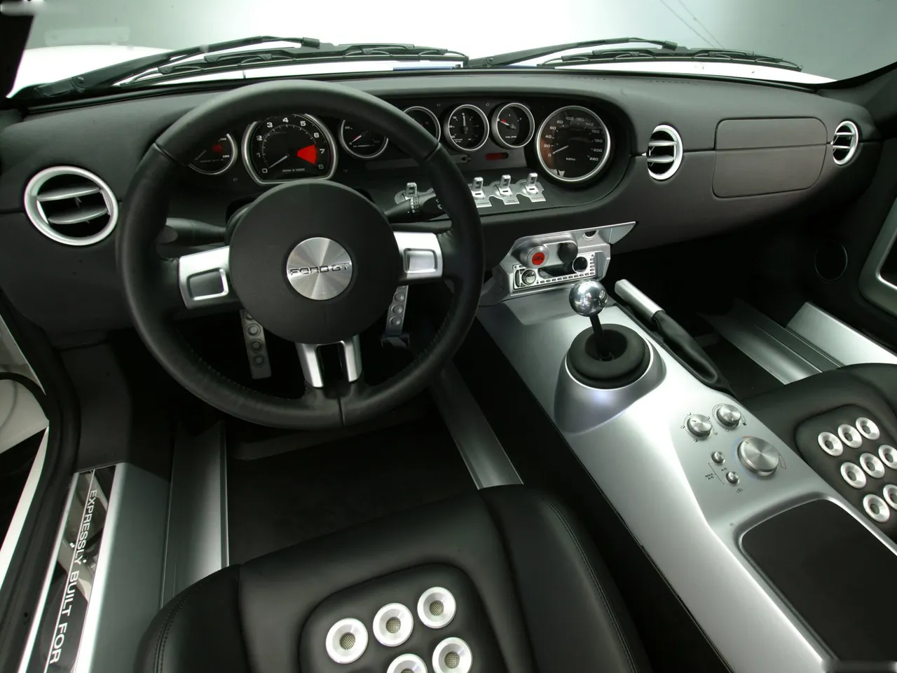 Ford GT (2005) – interiér