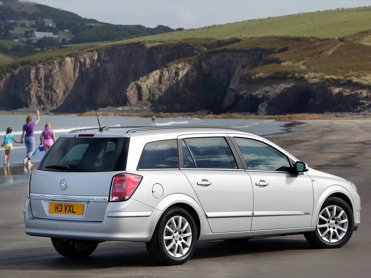 Vauxhall Astra Estate (2005) – zadní tříčtvrteční pohled