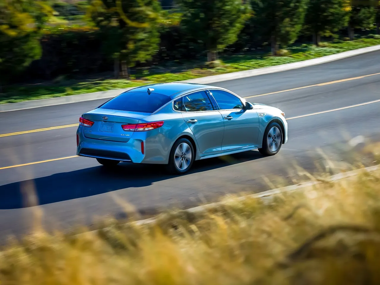 Kia Optima Plug-In Hybrid (2017) – zadní tříčtvrteční pohled