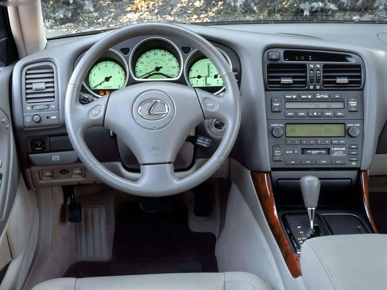 Lexus GS300 (2004) – interiér