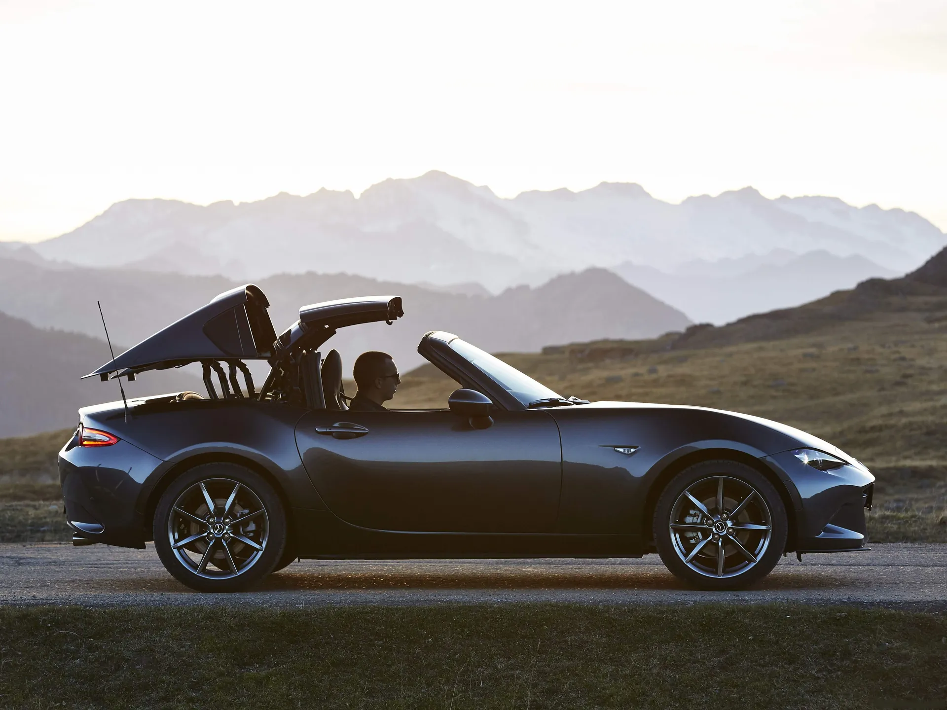 Mazda MX-5 RF (2017) – boční profil