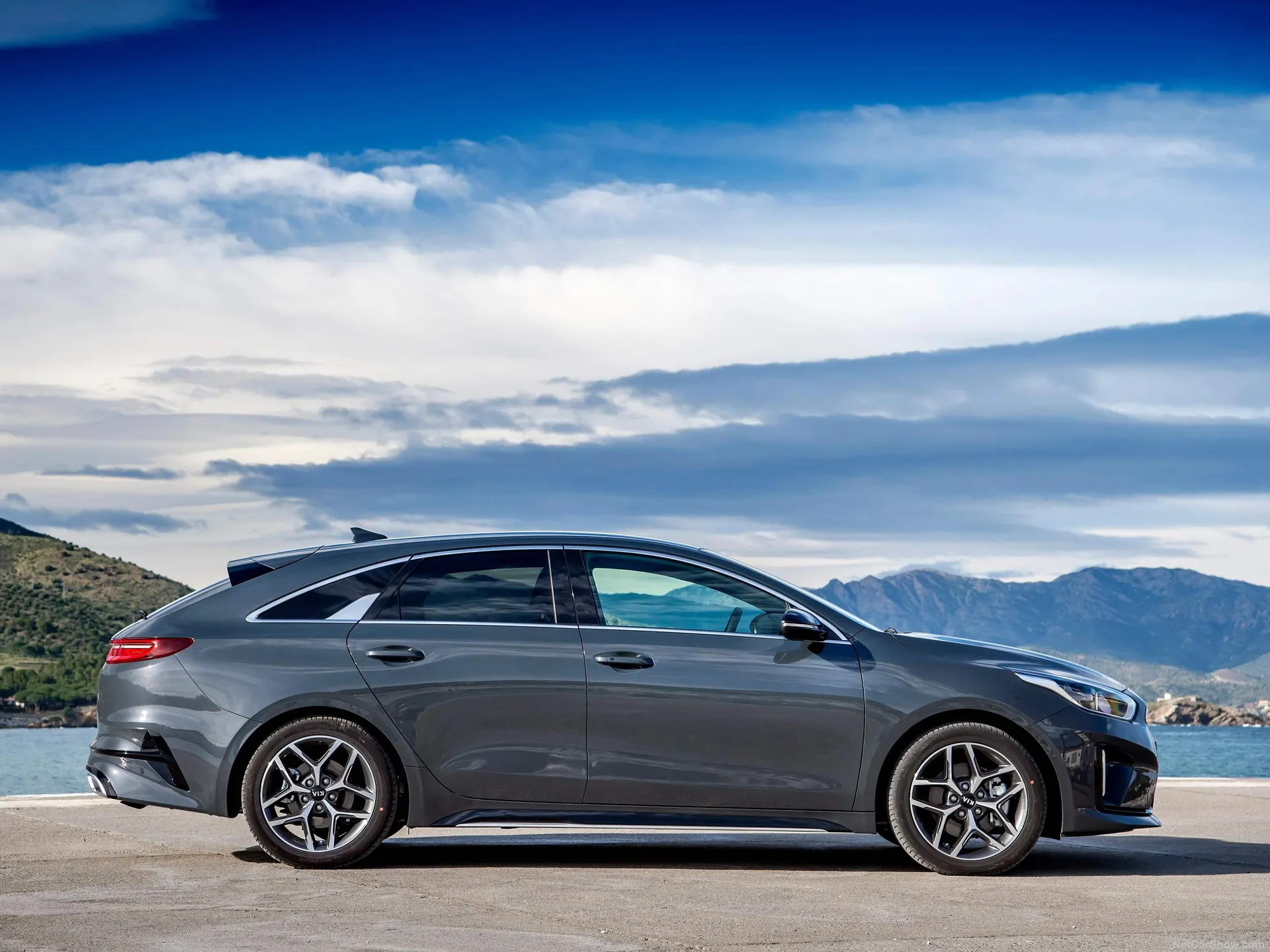 Kia ProCeed [UK] (2019) - Side Profile
