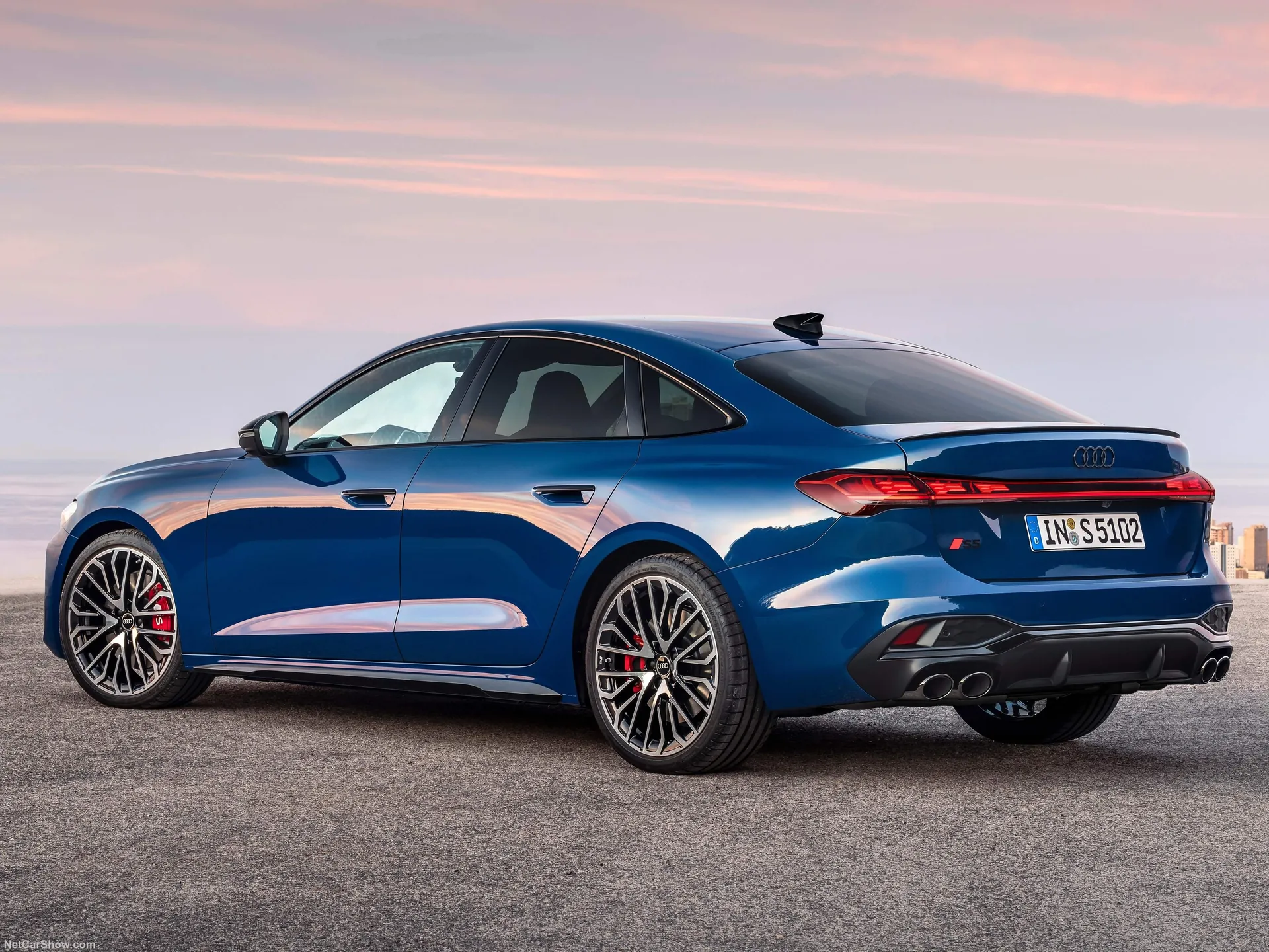 Audi S5 Sedan (2025) – zadní tříčtvrteční pohled