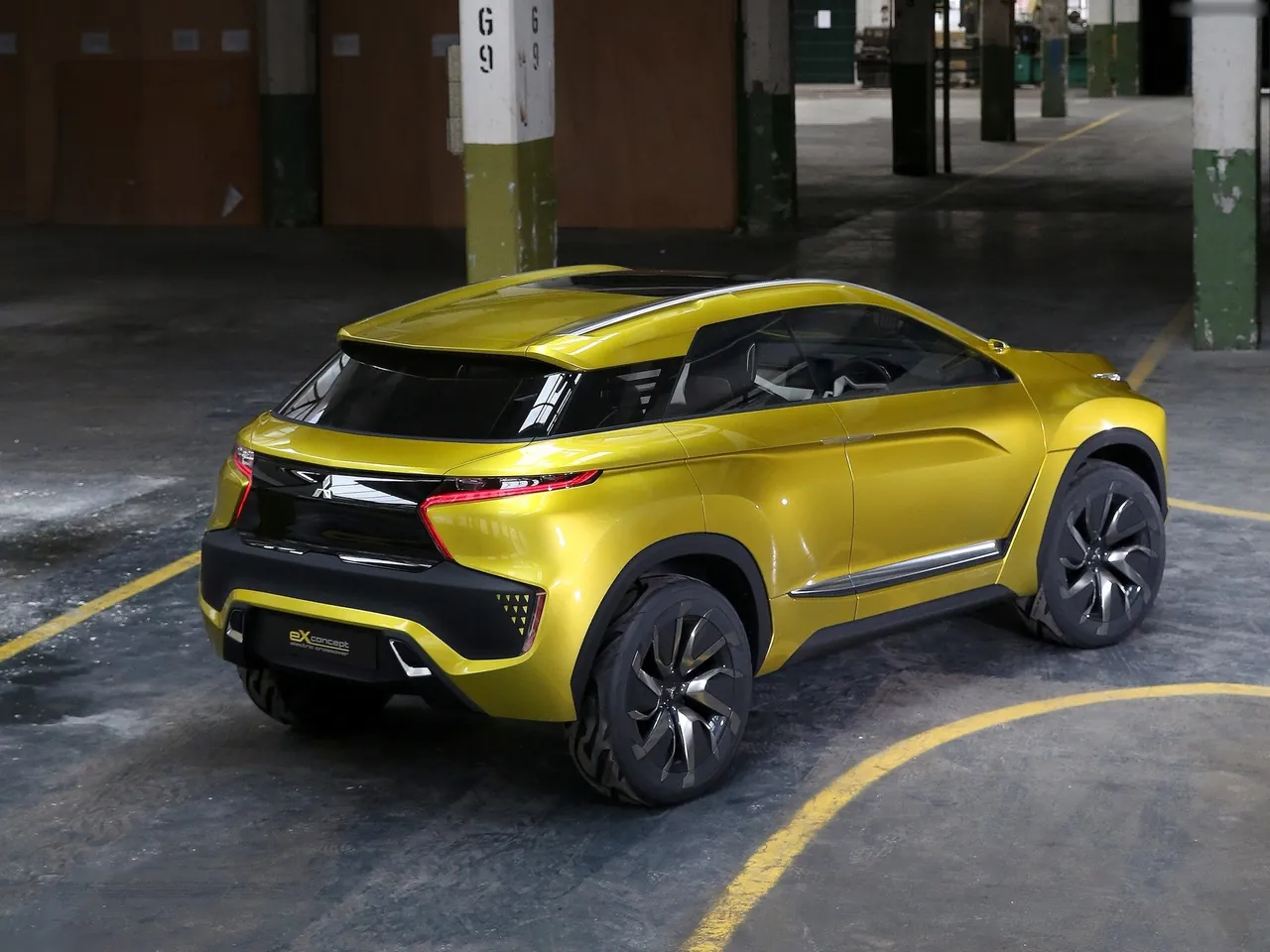 Mitsubishi eX Concept (2015) – zadní tříčtvrteční pohled