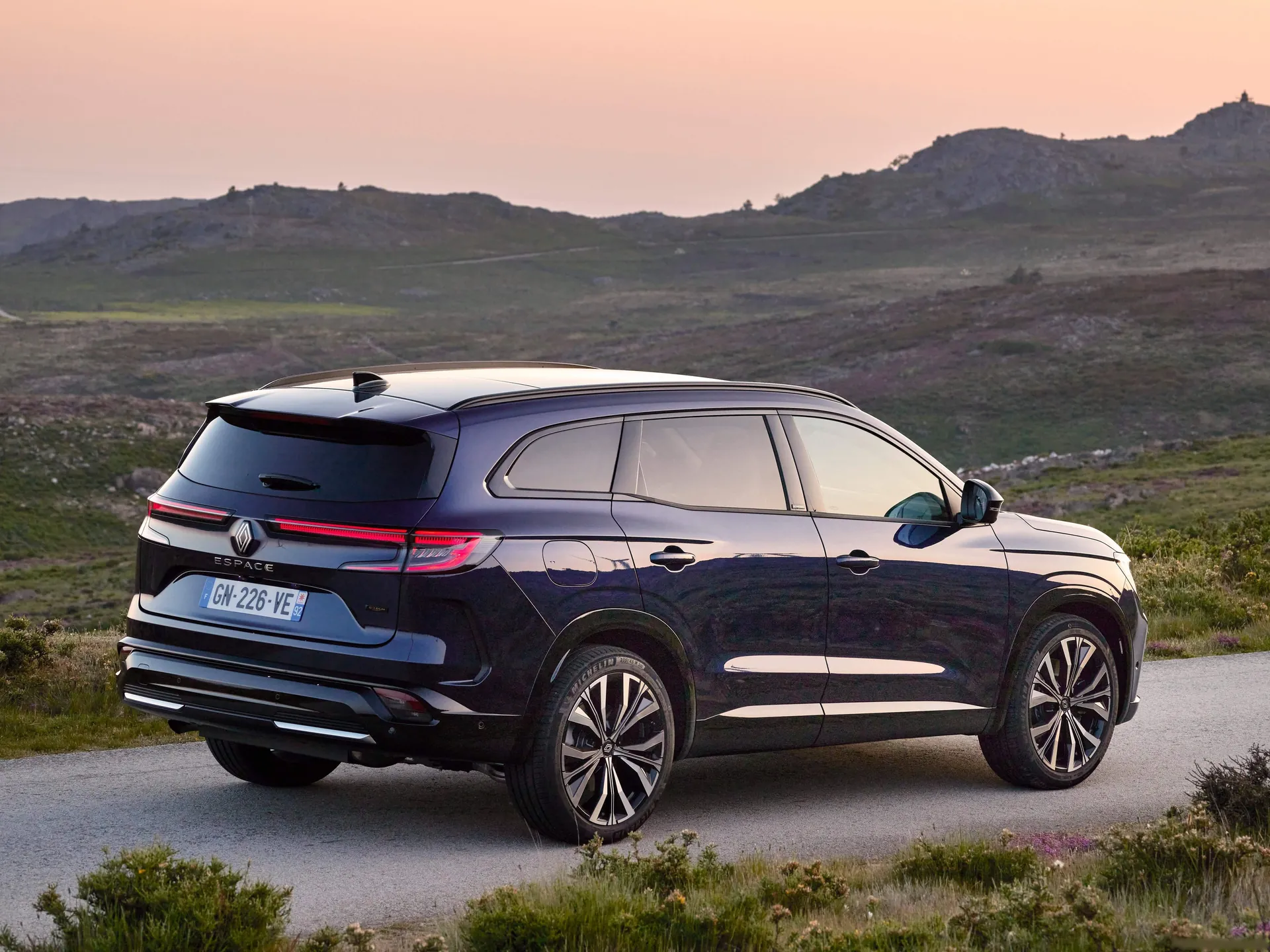 Renault Espace (2023) – zadní tříčtvrteční pohled