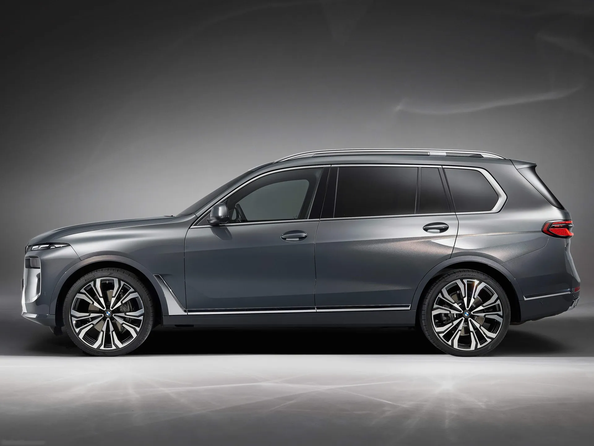BMW X7 (2023) – boční profil