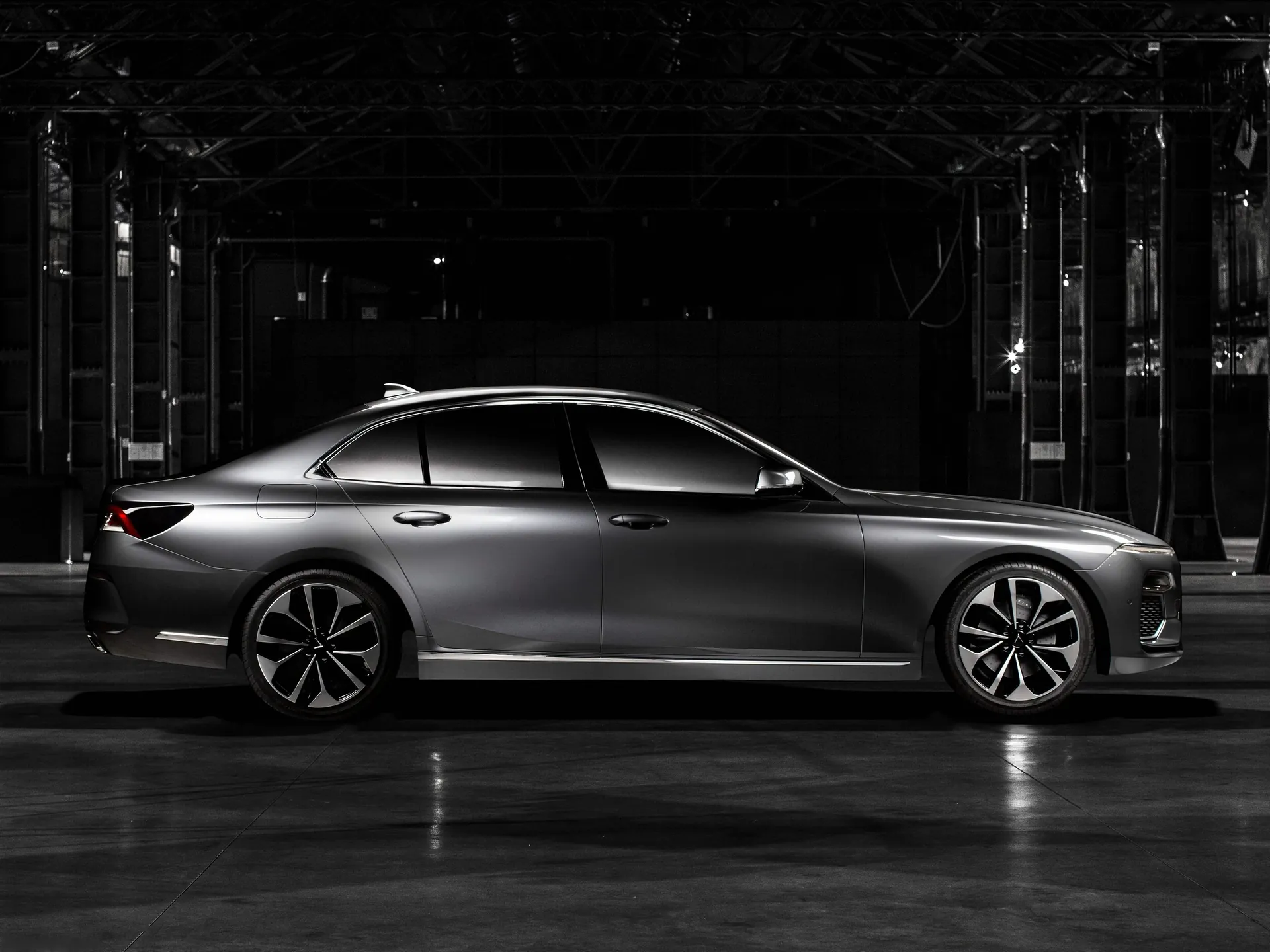 VinFast LUX A2.0 Sedan (2020) – boční profil