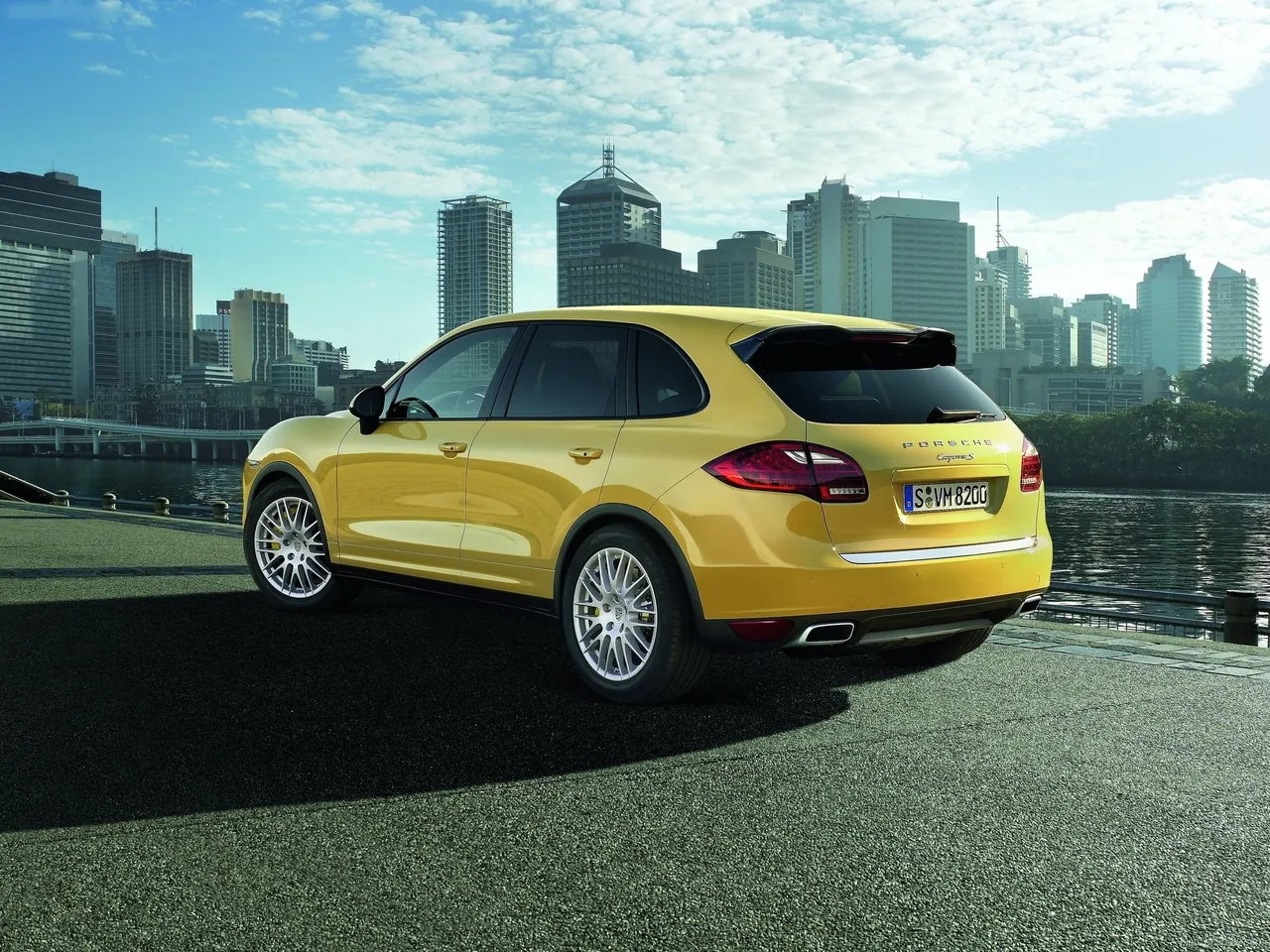 Porsche Cayenne (2011) – zadní tříčtvrteční pohled