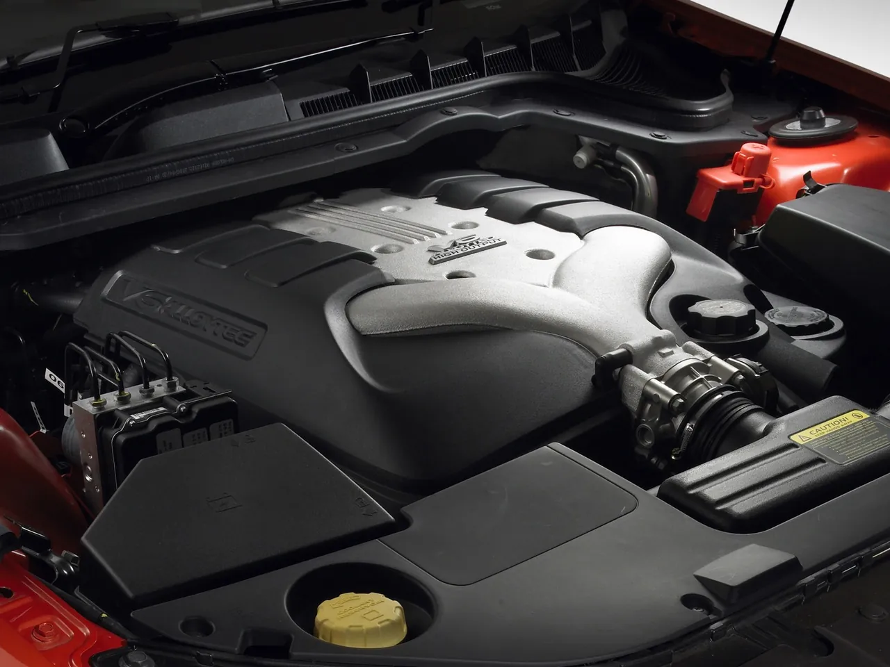 Holden VE Commodore SV6 (2006) – motorový prostor