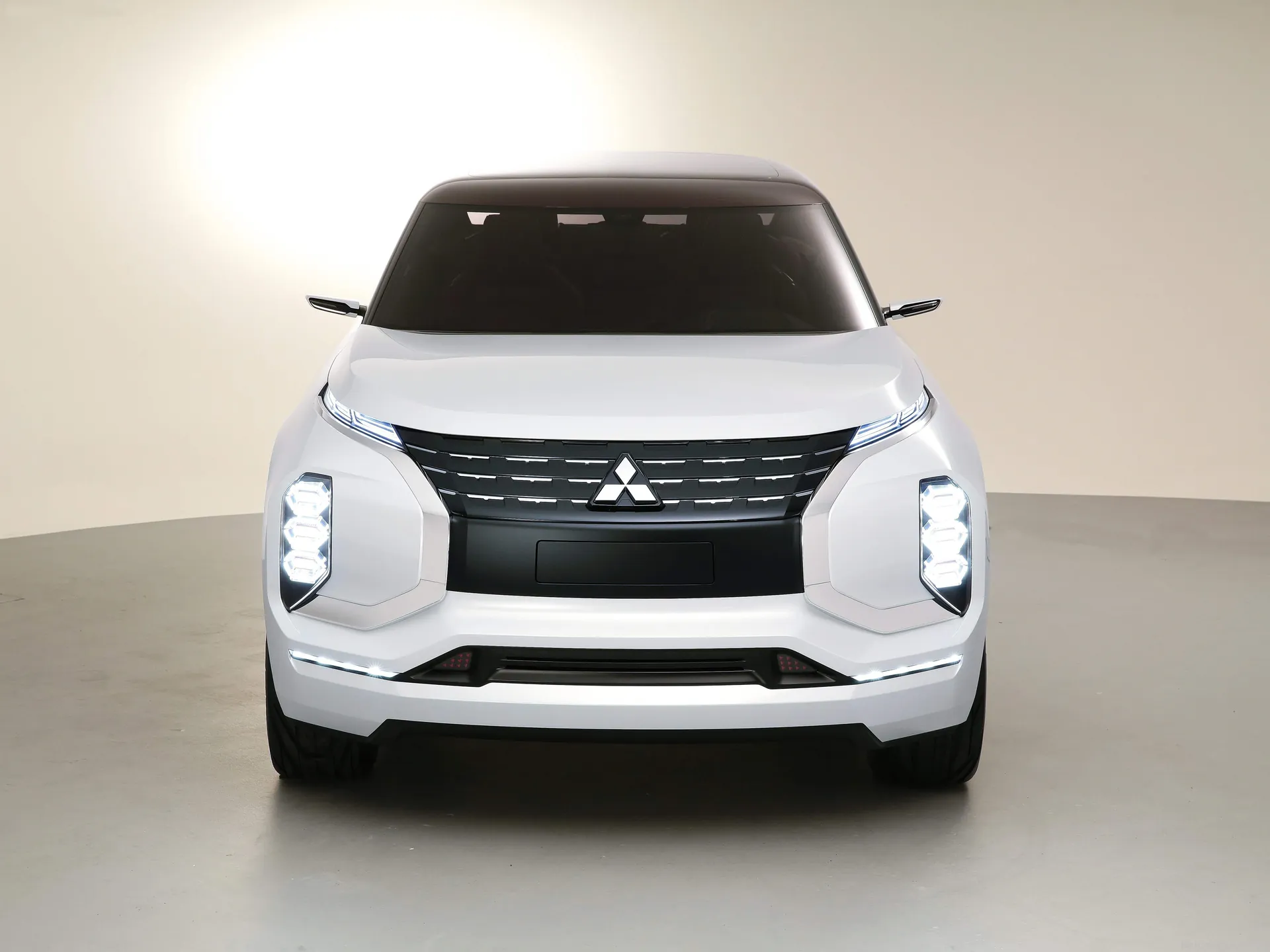 Mitsubishi GT-PHEV Concept (2016) - Front