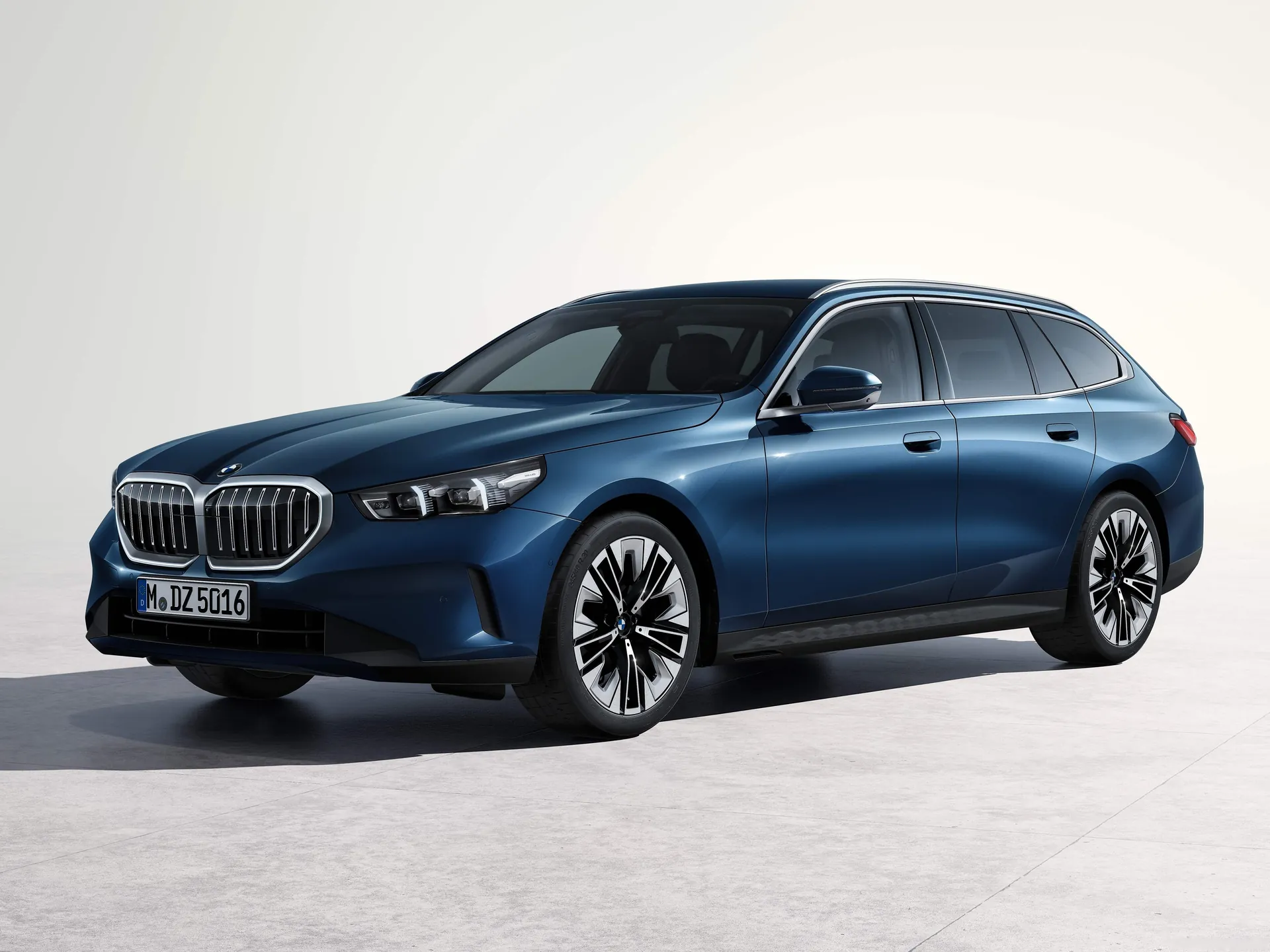 BMW 5-Series Touring (2025)