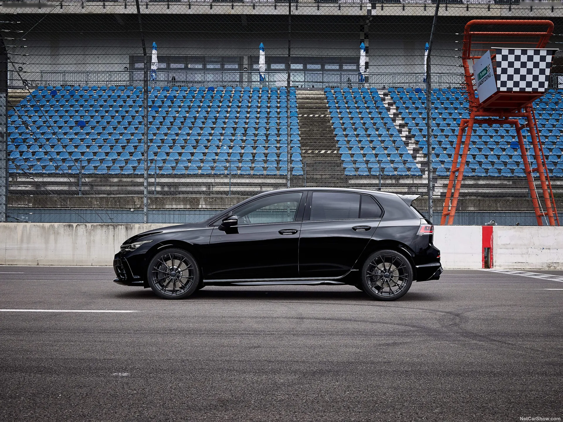 Volkswagen Golf R (2025) – boční profil