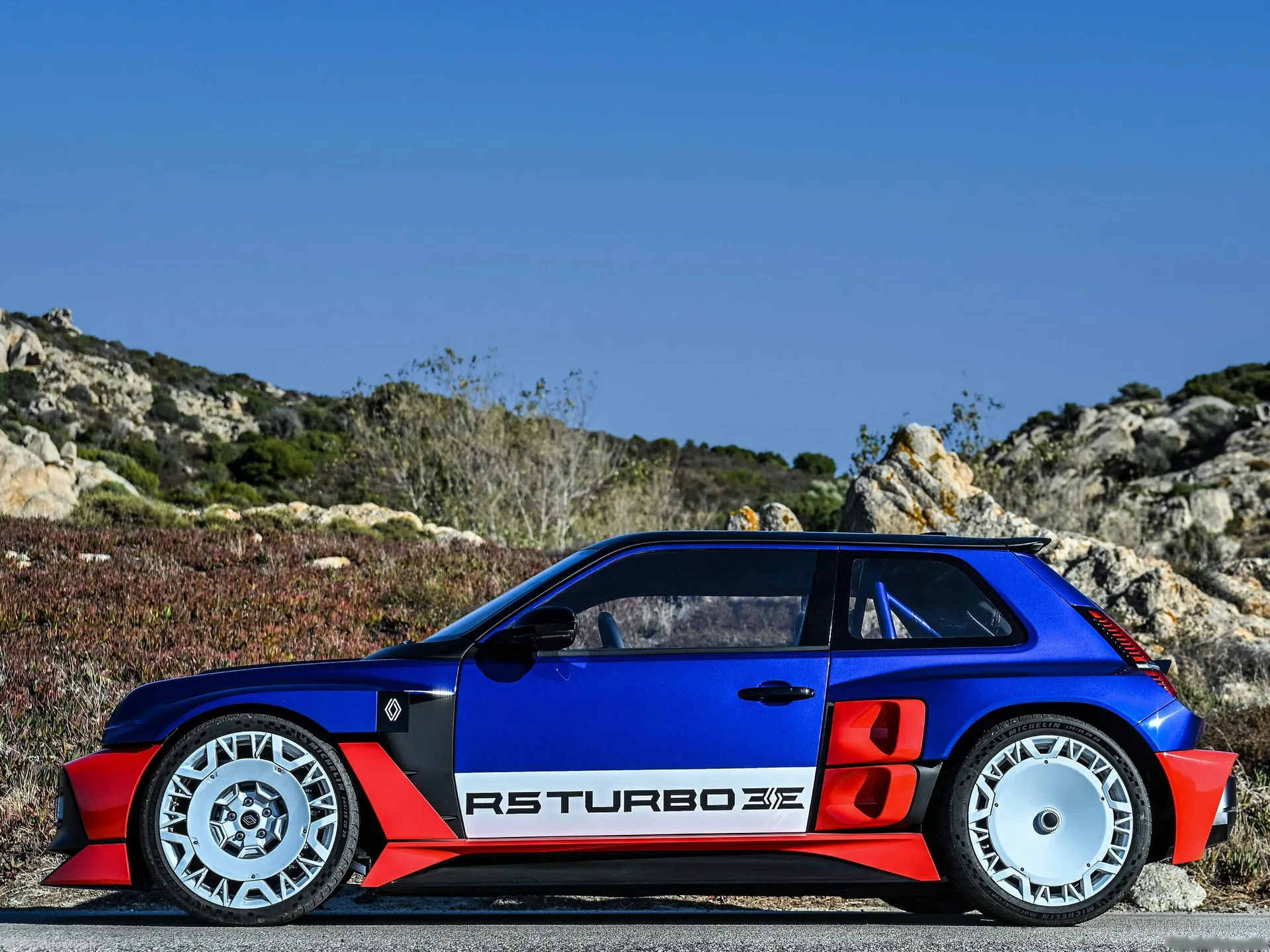 Renault 5 Turbo 3E (2027) – boční profil