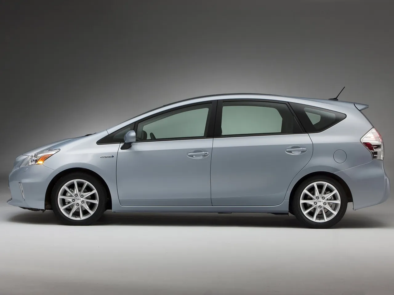 Toyota Prius V (2012) – boční profil