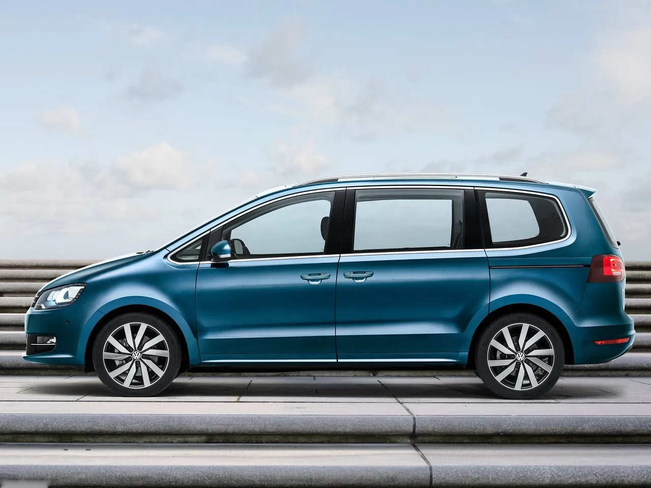 Volkswagen Sharan (2016) – boční profil