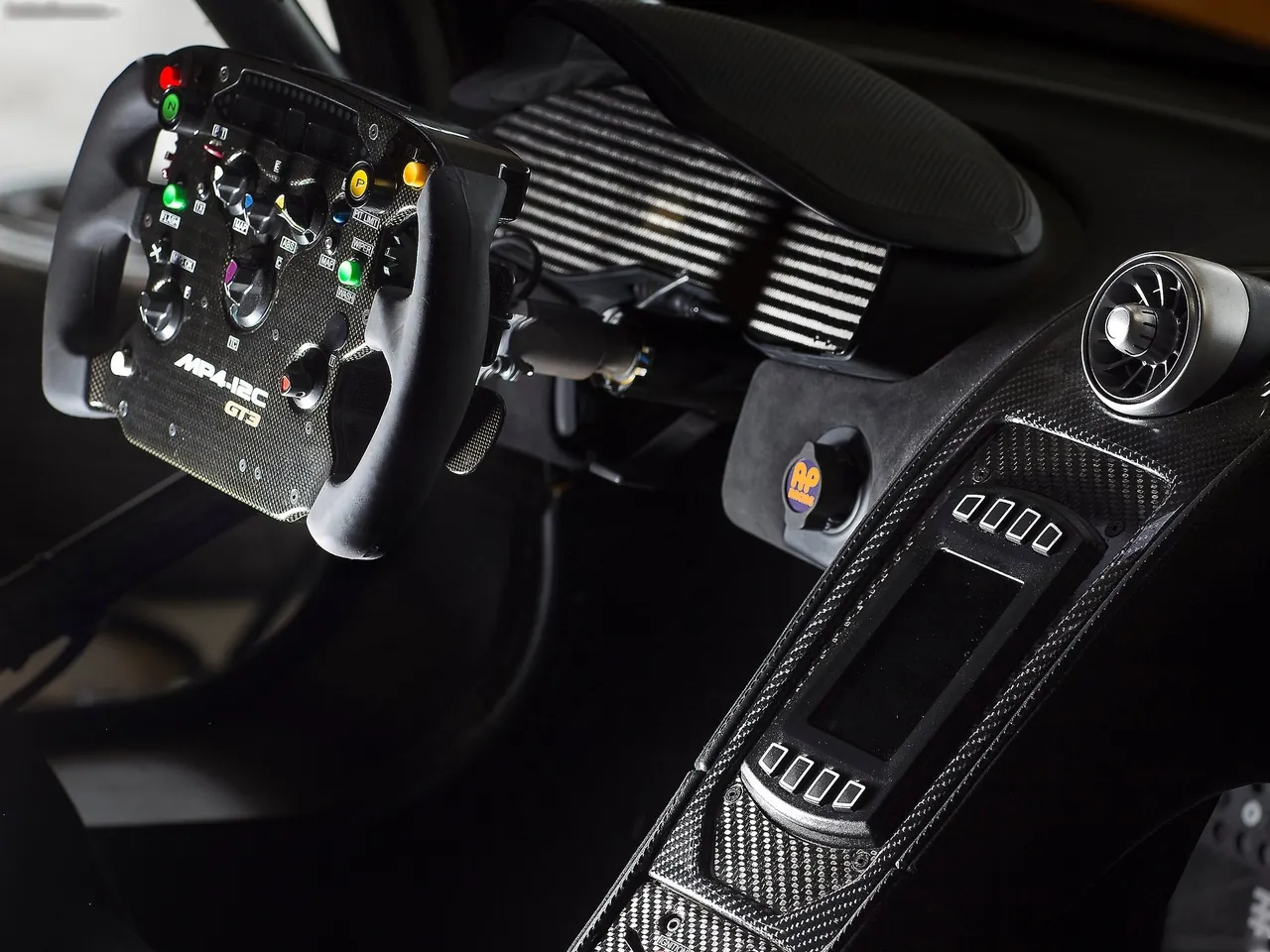McLaren MP4-12C GT3 (2011) – interiér
