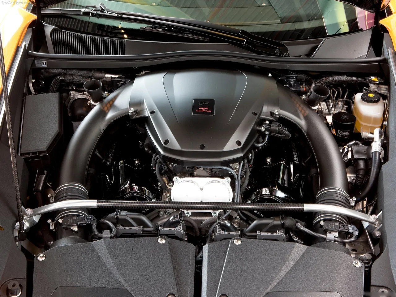 Lexus LFA Nurburgring Package (2012) – motorový prostor