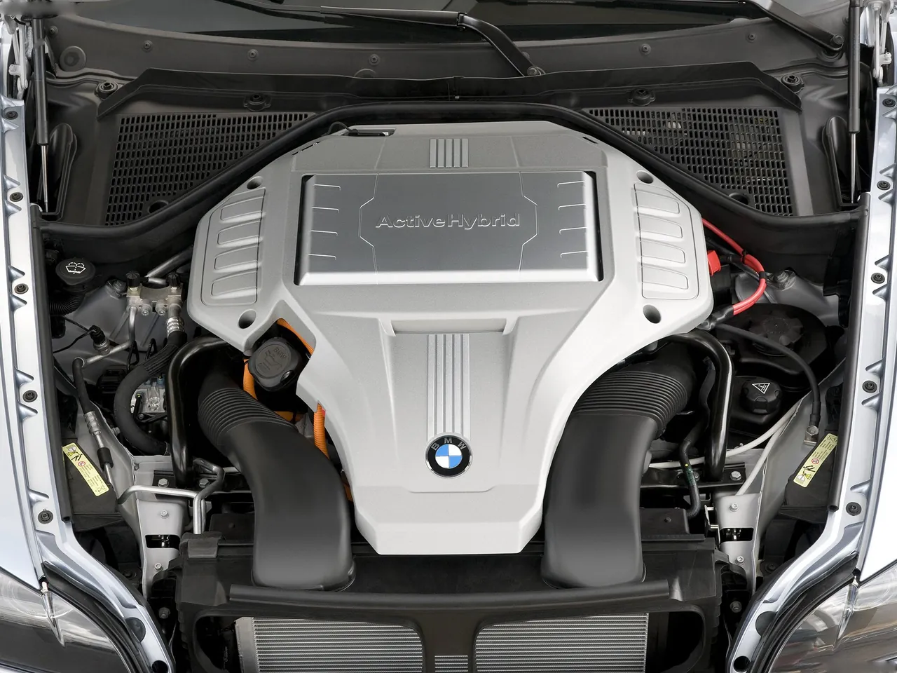 BMW X6 ActiveHybrid (2010) – motorový prostor