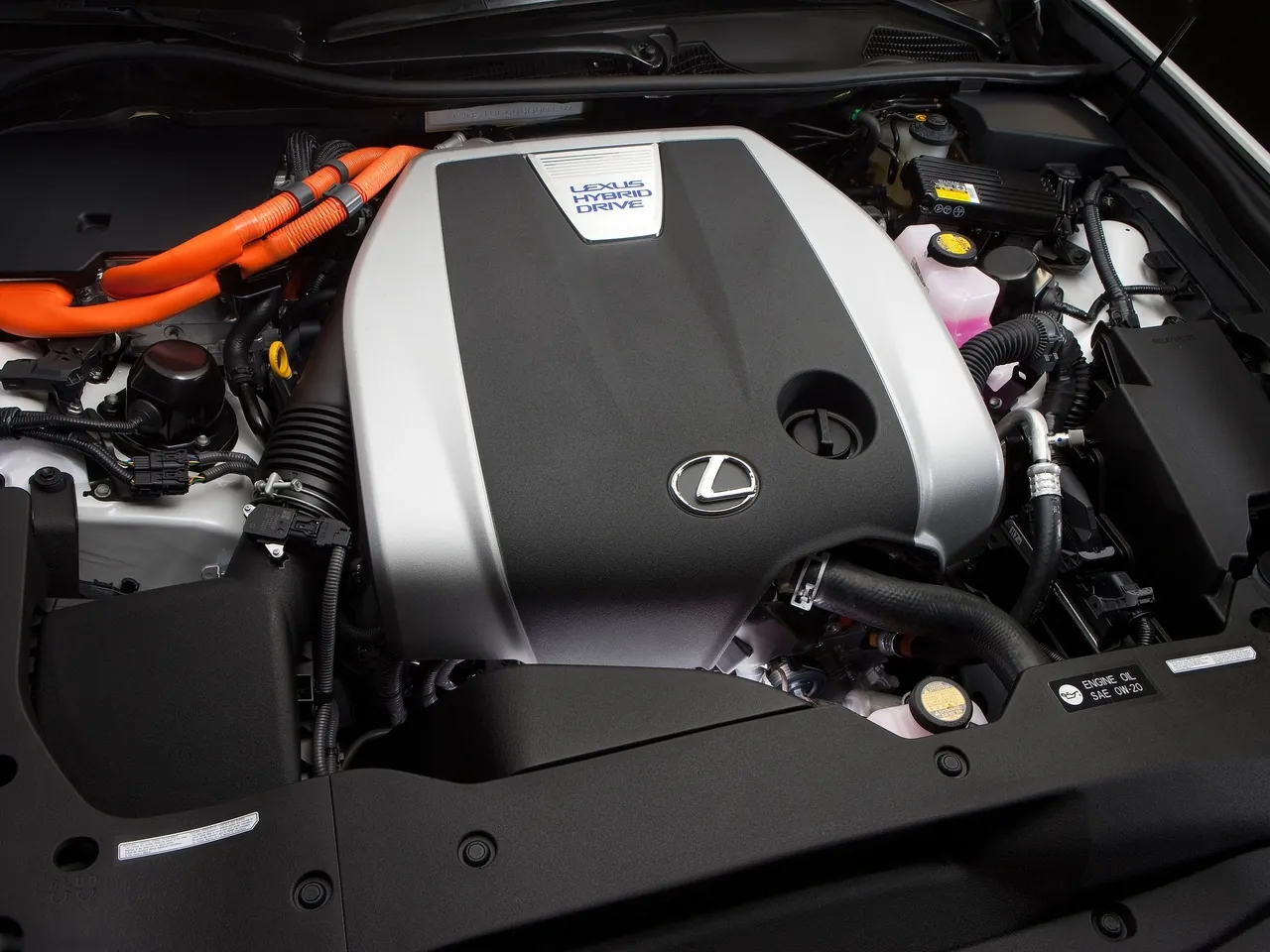 Lexus GS 450h (2013) – motorový prostor