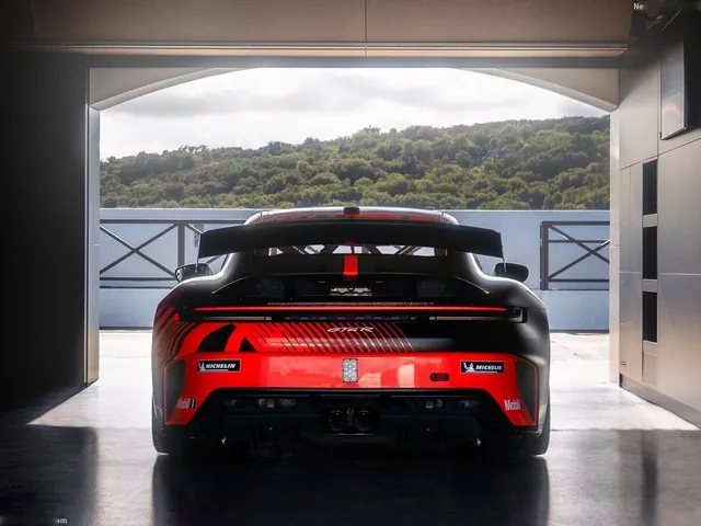 Porsche 911 GT4 R (2027)