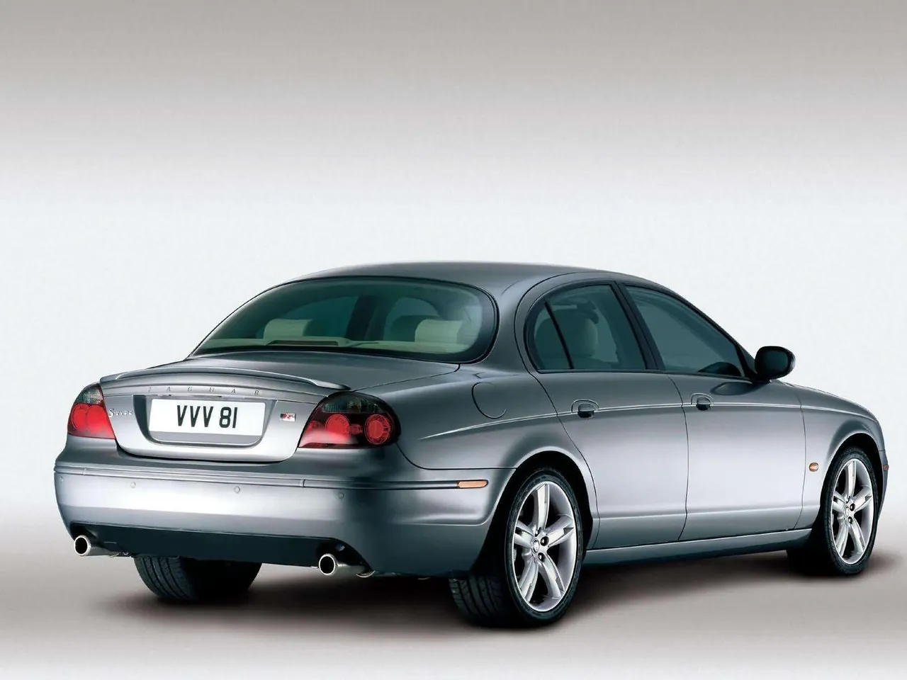 Jaguar SType R (2005) – zadní tříčtvrteční pohled
