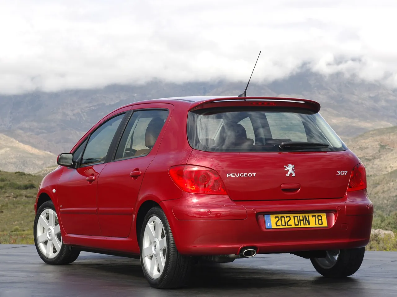 Peugeot 307 (2005) – zadní tříčtvrteční pohled