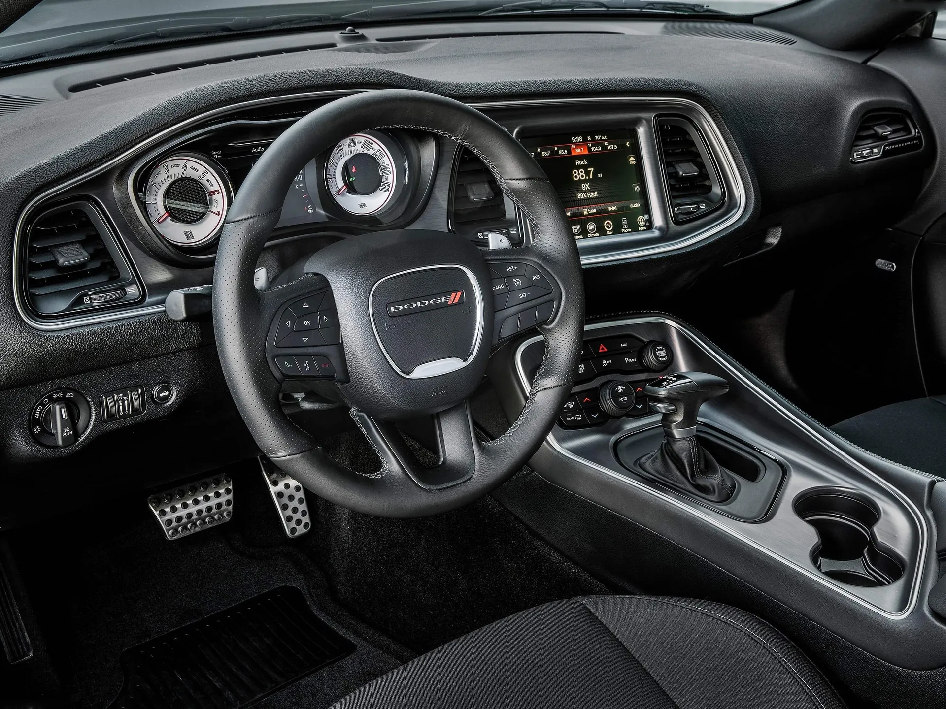 Dodge Challenger TA (2017) – interiér