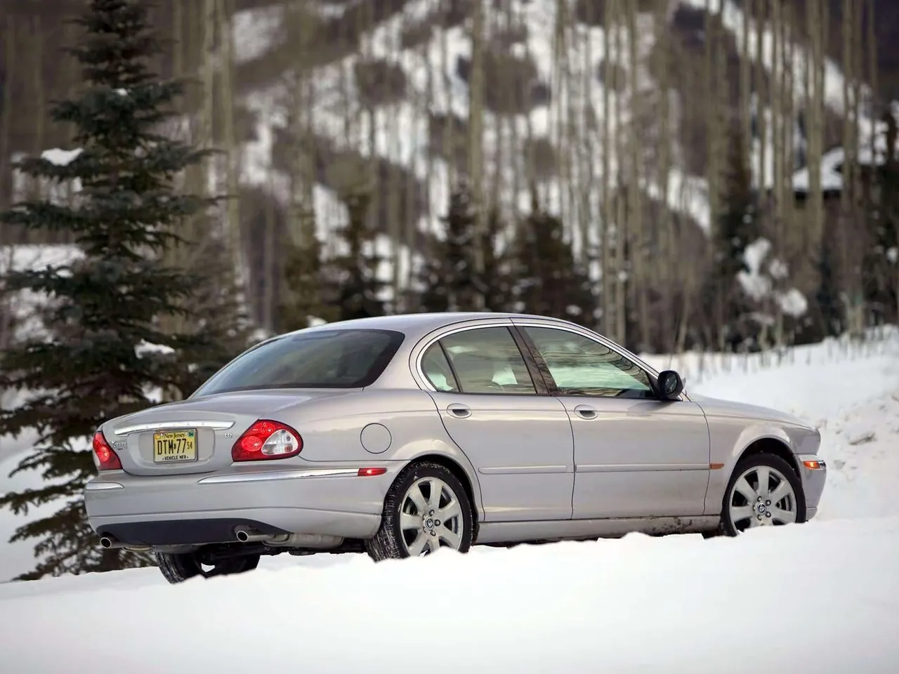 Jaguar XType 3.0 (2004) – zadní tříčtvrteční pohled