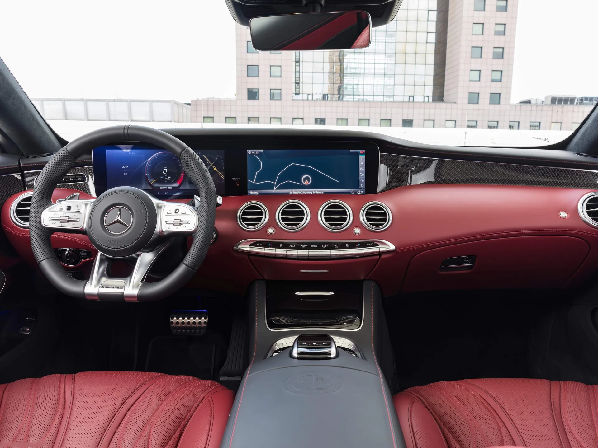 Mercedes-Benz S63 AMG Cabriolet (2018) – interiér