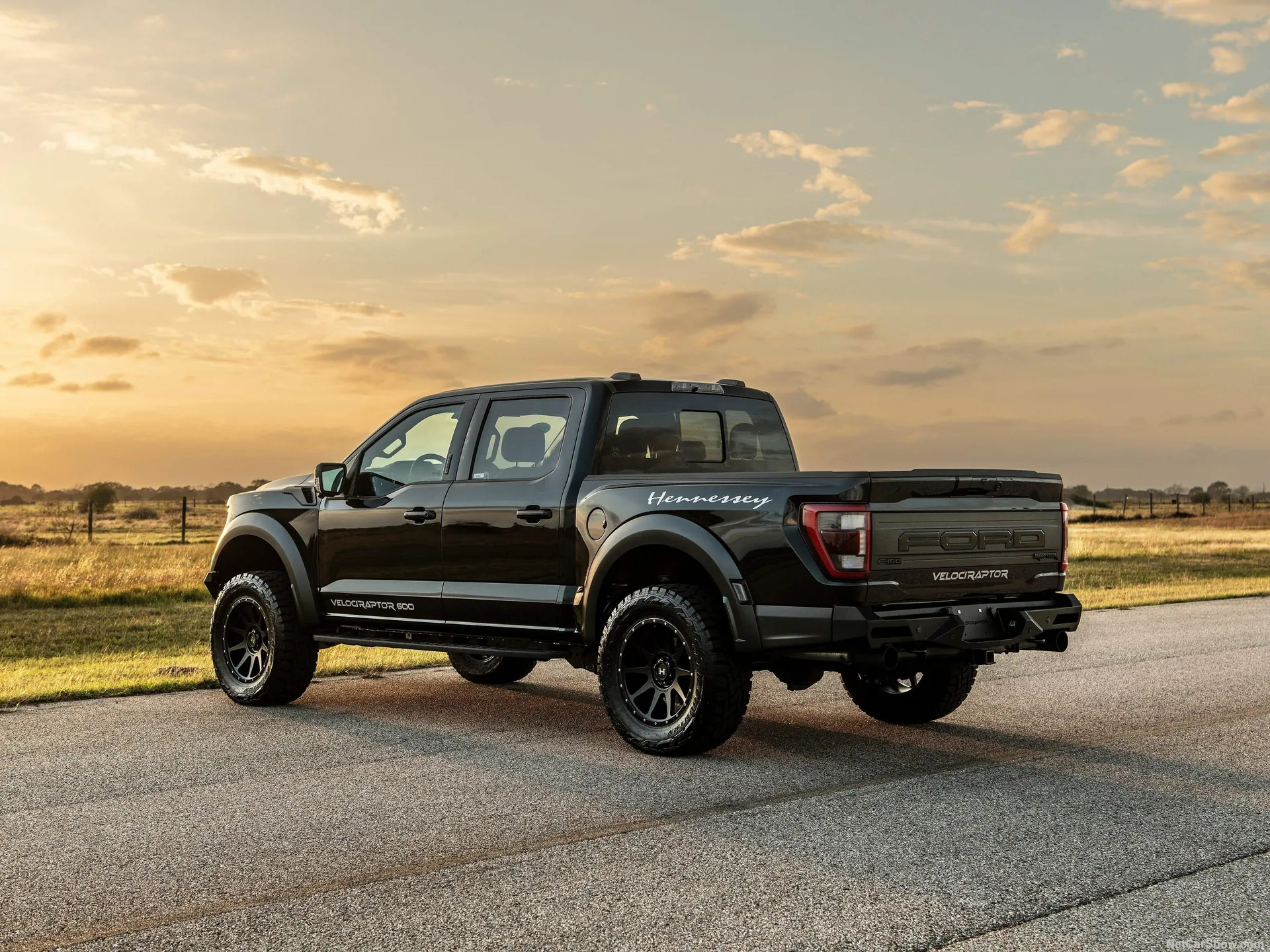 Hennessey VelociRaptor 600 (2022) – zadní tříčtvrteční pohled