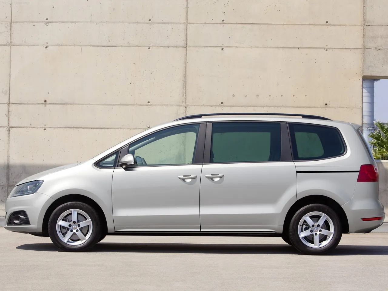 Seat Alhambra (2011) – boční profil