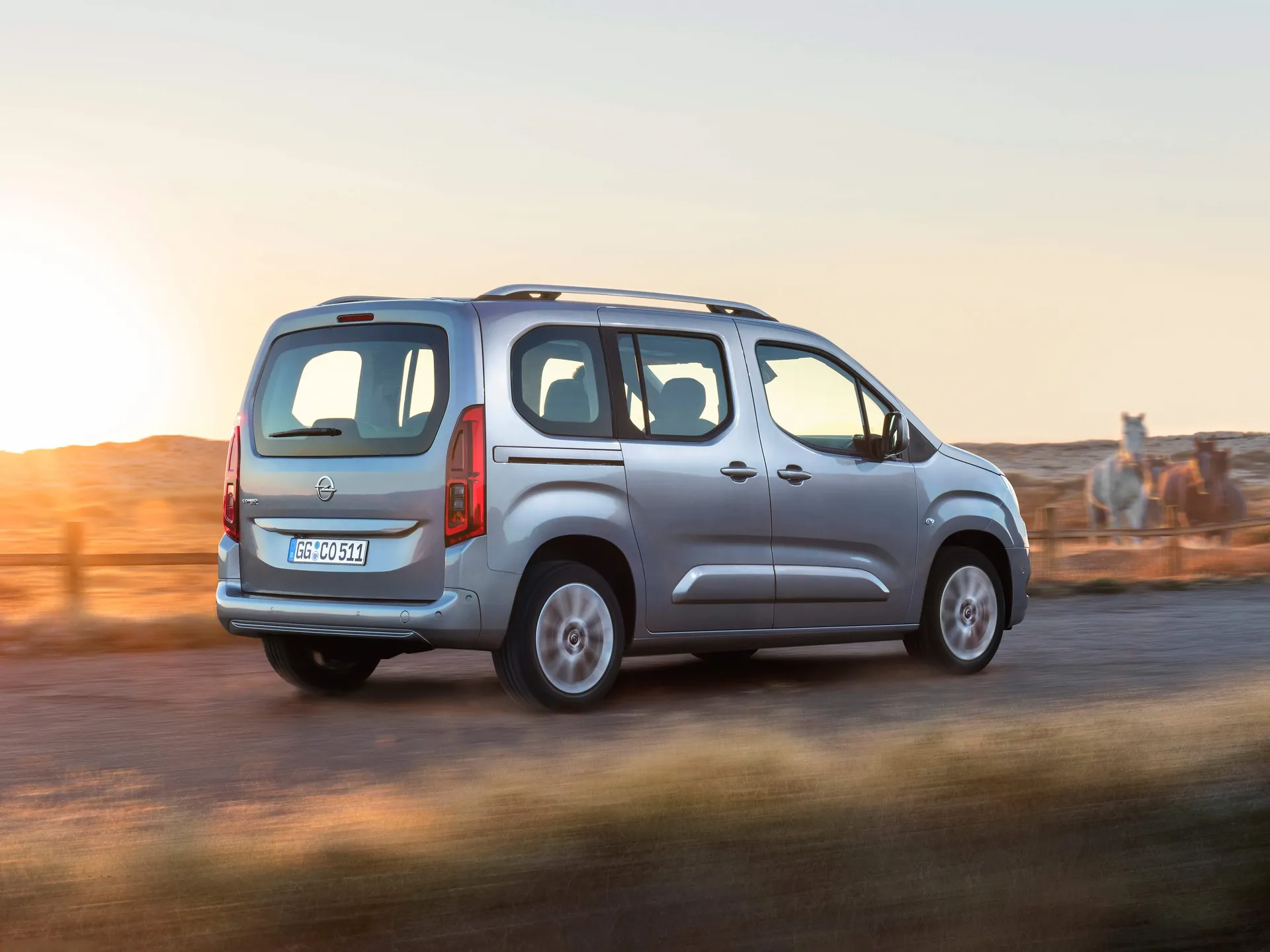 Opel Combo Life (2019) – zadní tříčtvrteční pohled