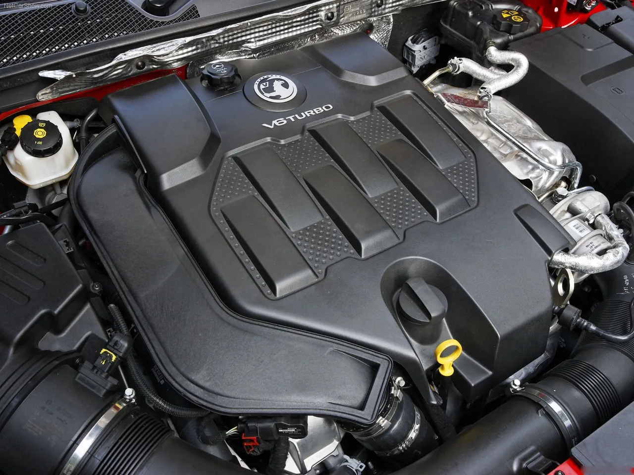 Vauxhall Insignia VXR (2010) – motorový prostor