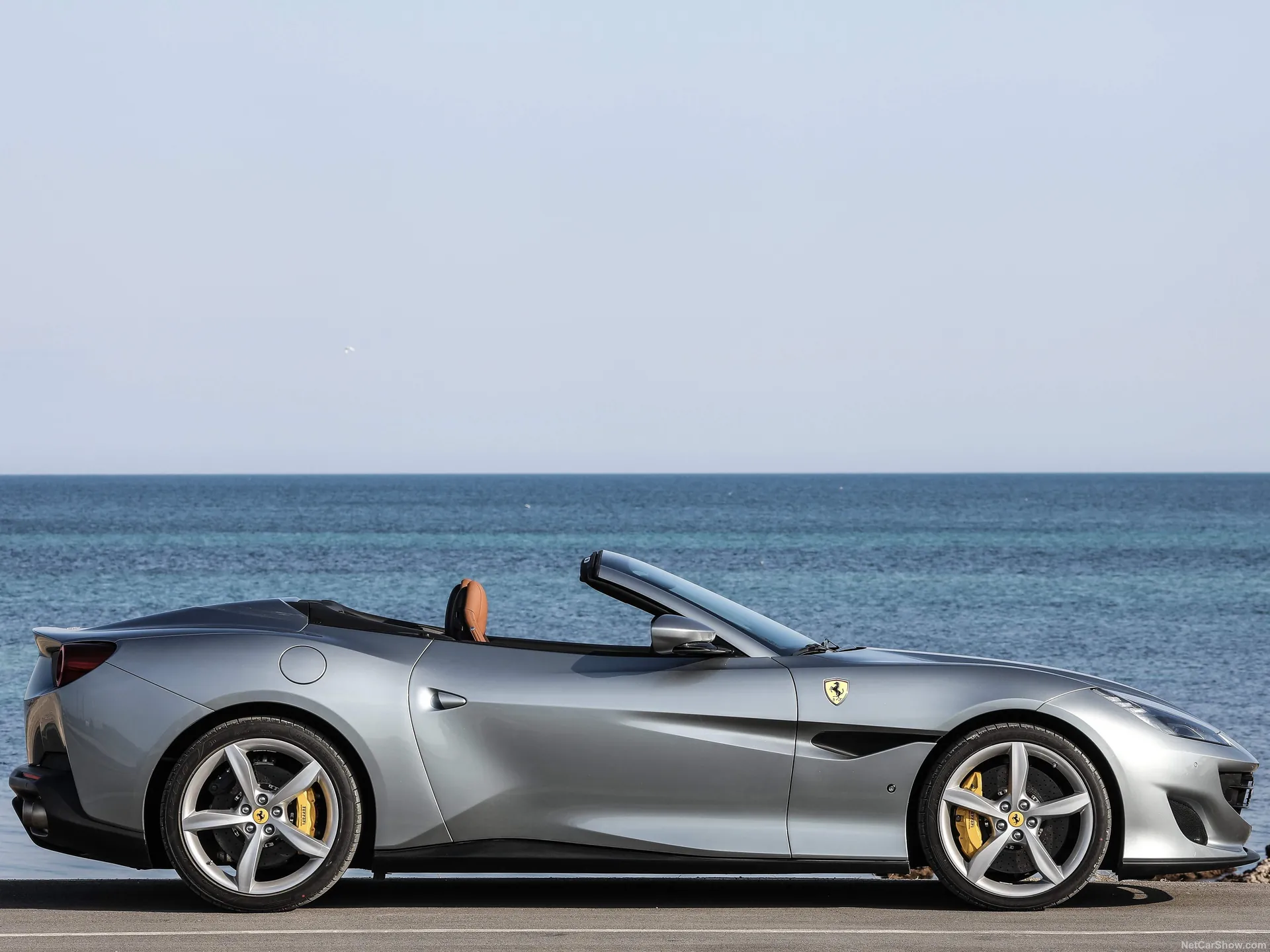 Ferrari Portofino (2018) – boční profil