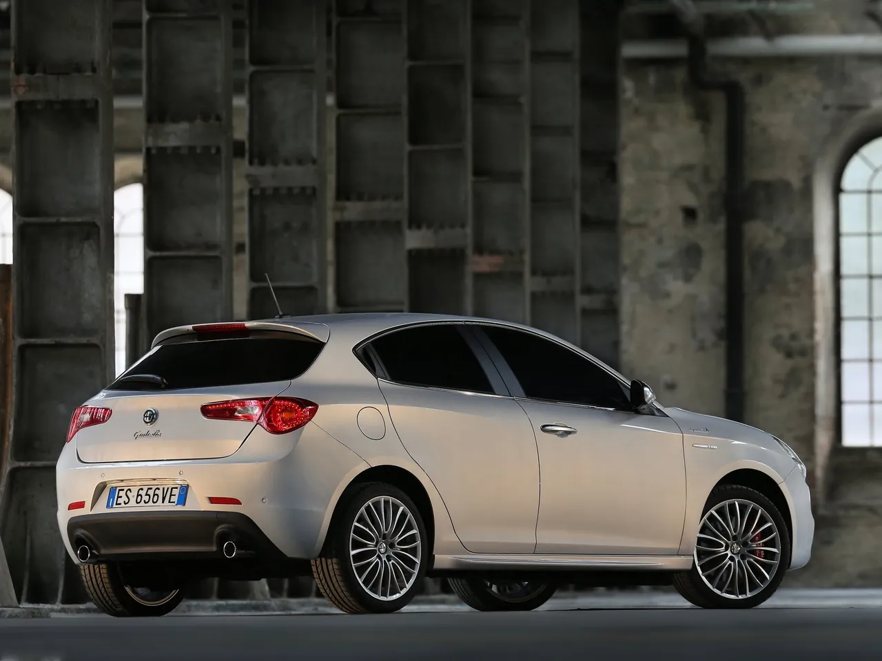 Alfa Romeo Giulietta (2014) – zadní tříčtvrteční pohled