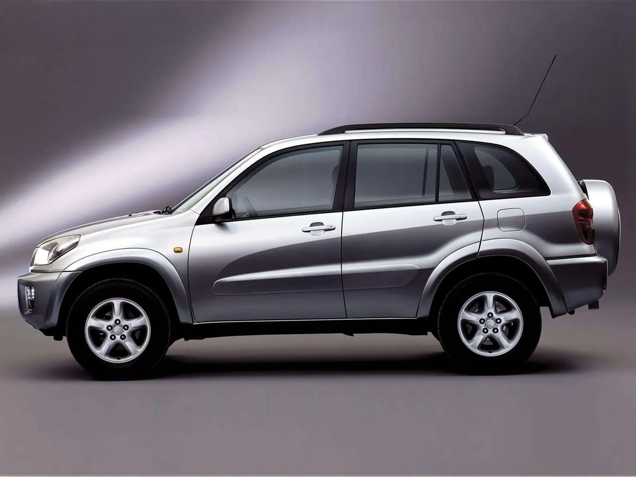 Toyota RAV4 (2003) – boční profil