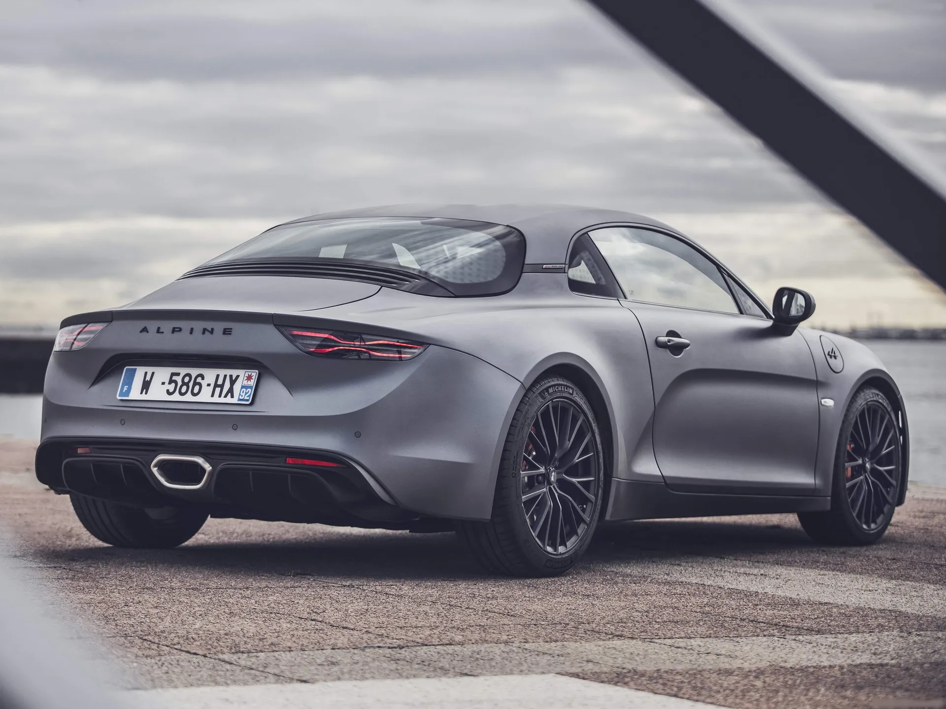 Alpine A110S (2020) – zadní tříčtvrteční pohled