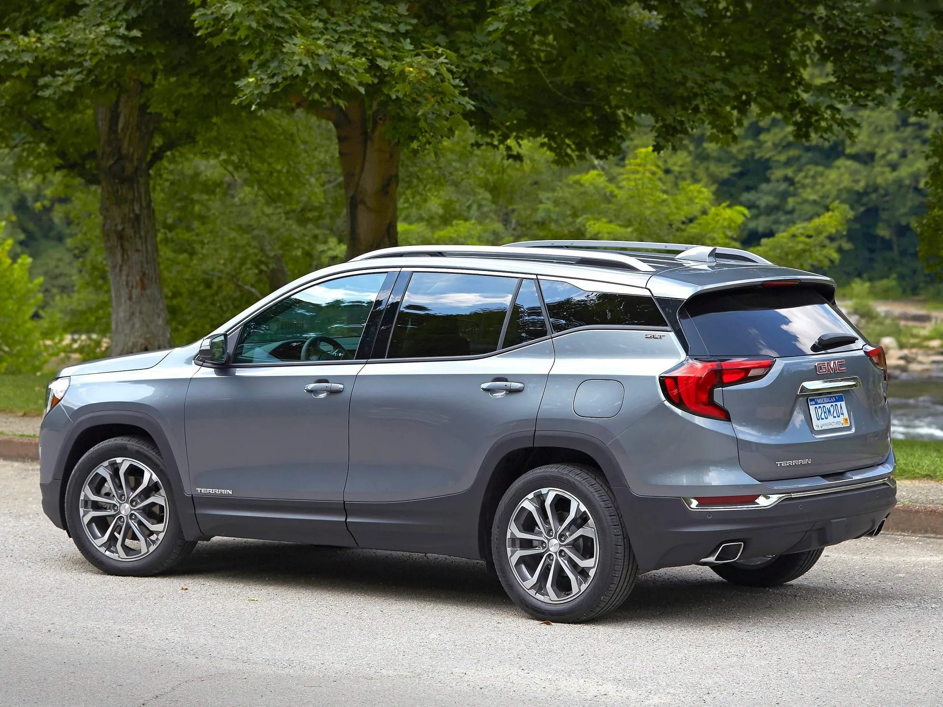 GMC Terrain (2018) – zadní tříčtvrteční pohled
