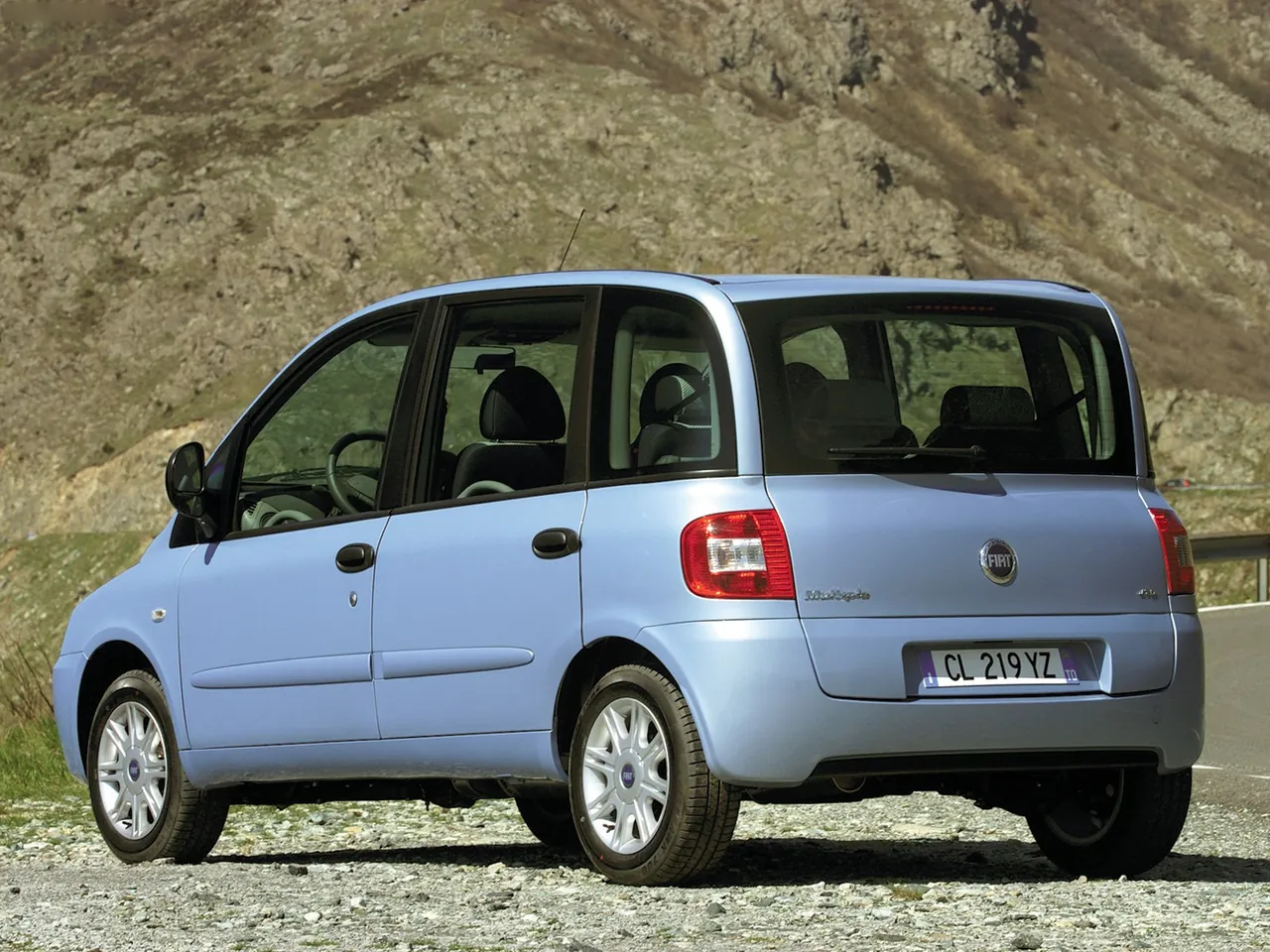 Fiat Multipla (2004) – zadní tříčtvrteční pohled
