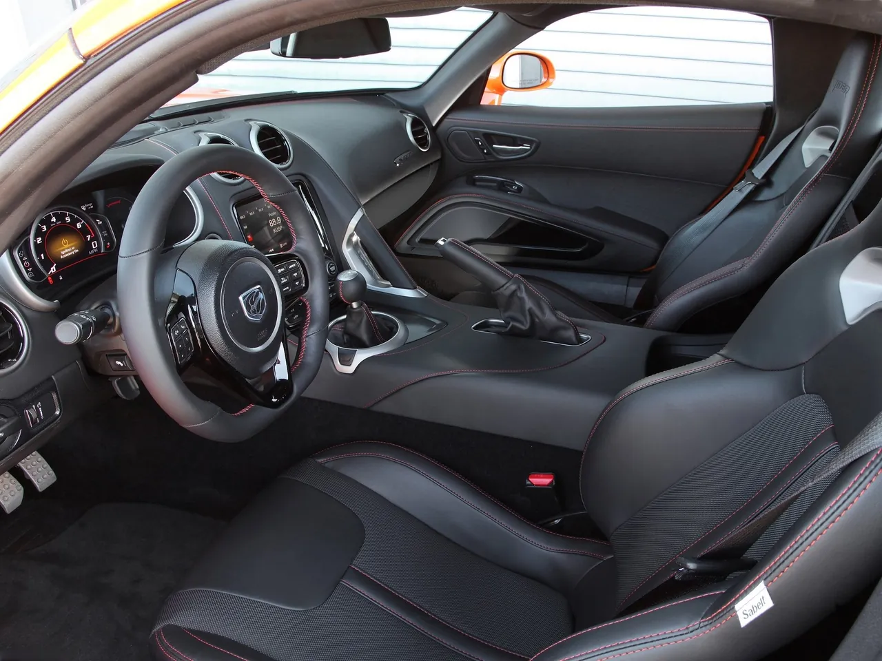 SRT Viper TA (2014) – interiér