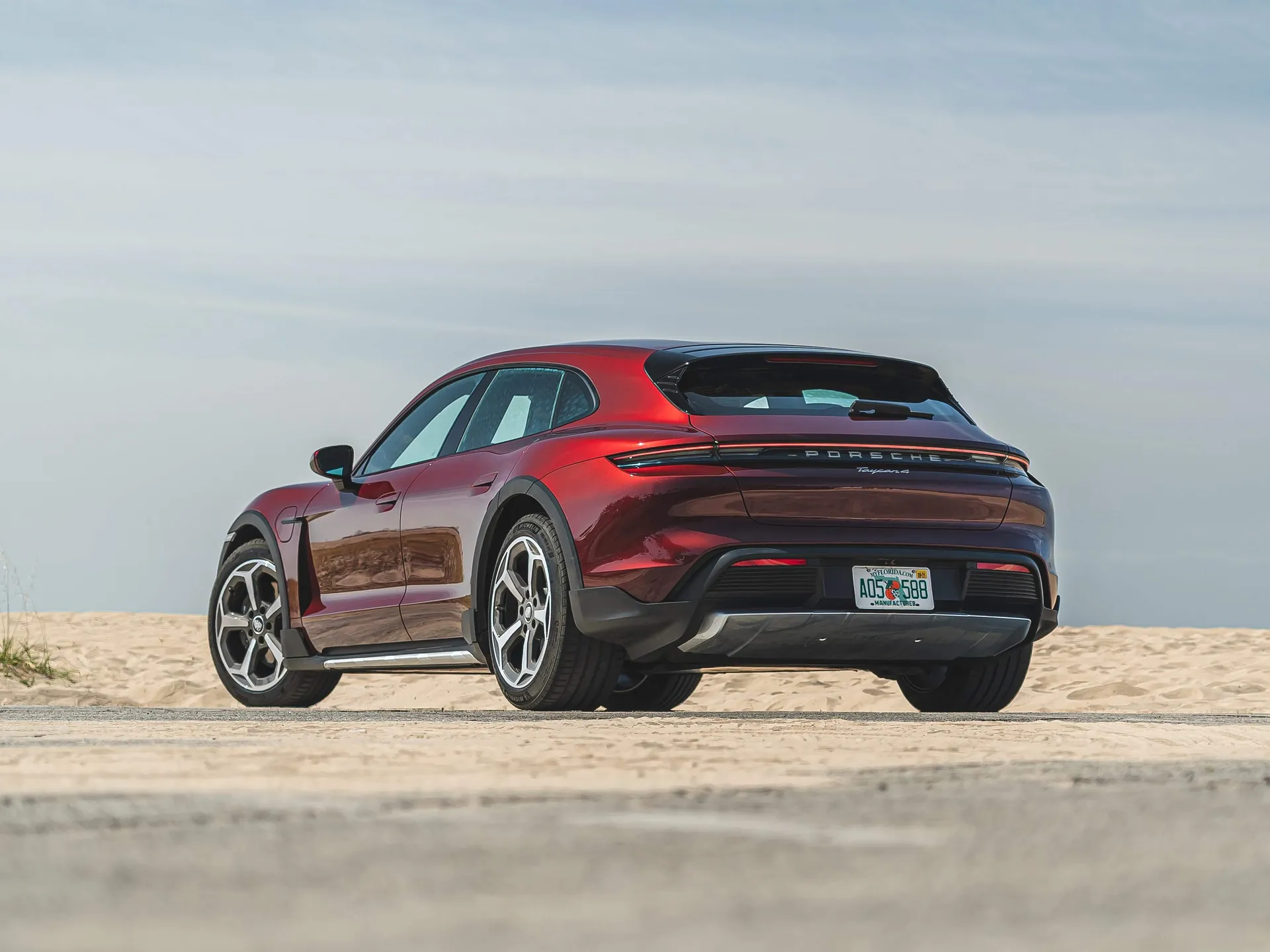 Porsche Taycan 4 Cross Turismo (2022) - Rear Three-Quarter